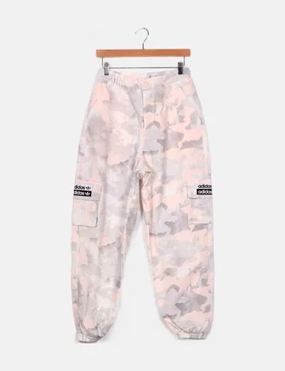 Adidas Pantalón blanco estampado militar