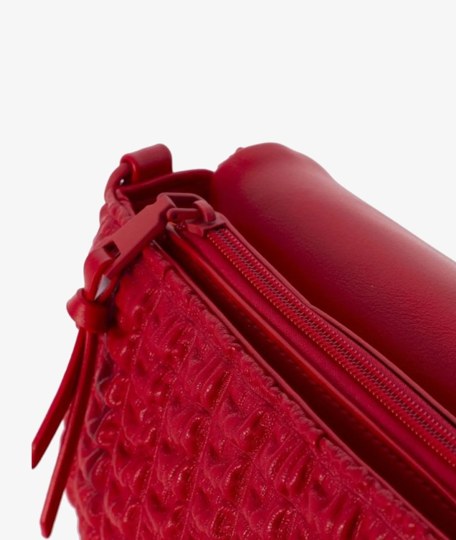 BOLSO MARTINA K 2315301501 EN ROJO  MEDIDAS 22 X 15 X 6 CTMS