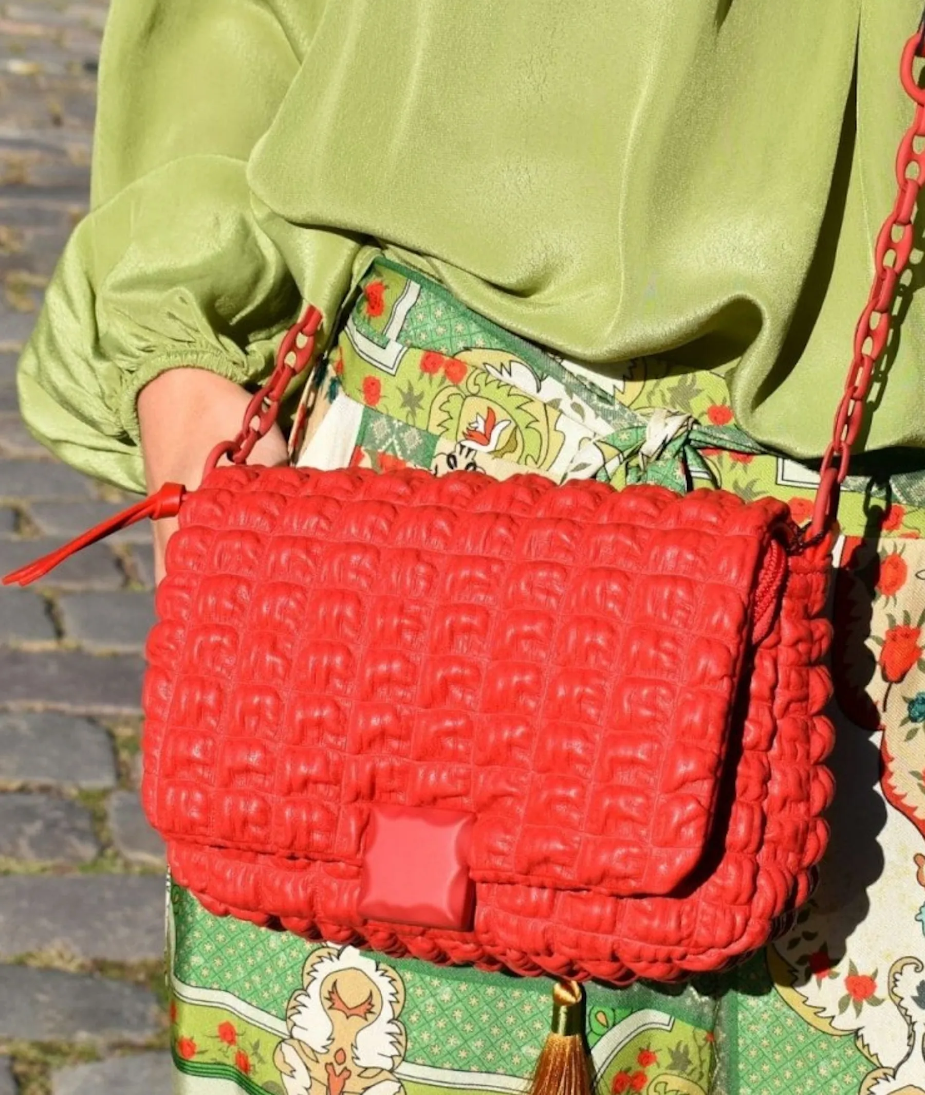 BOLSO MARTINA K 2315301501 EN ROJO  MEDIDAS 22 X 15 X 6 CTMS