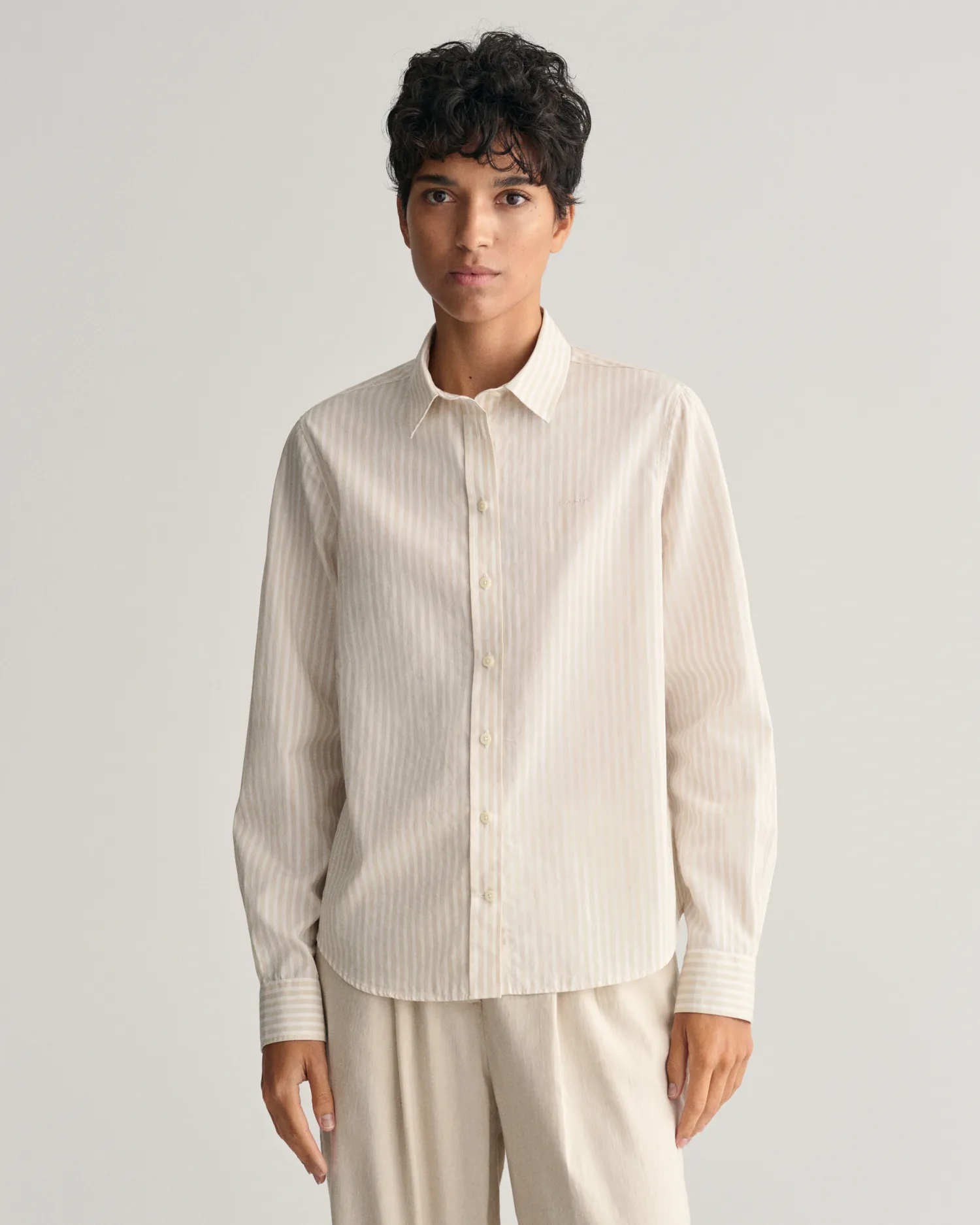 Camisa Regular Fit de popelina a rayas