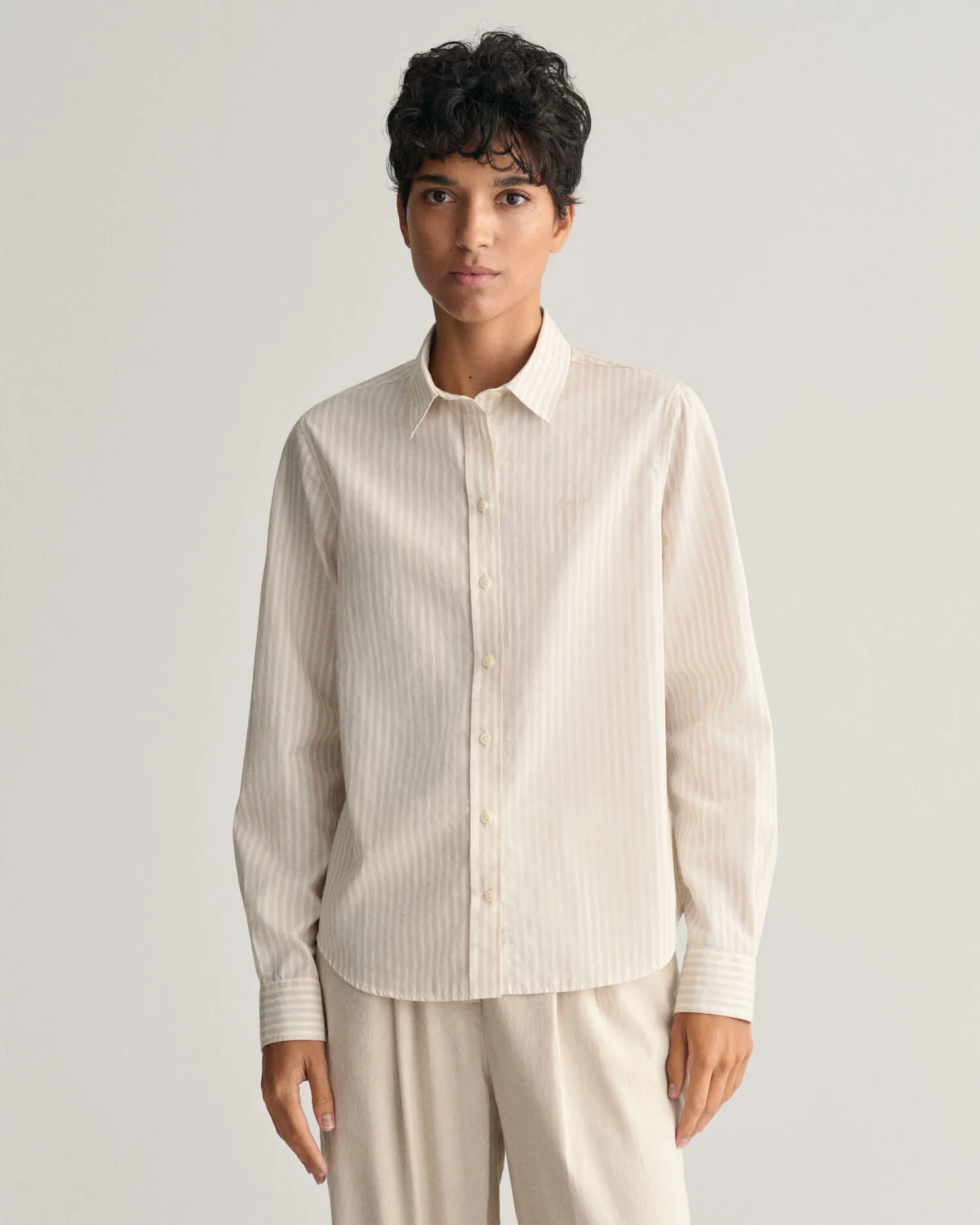 Camisa Regular Fit de popelina a rayas