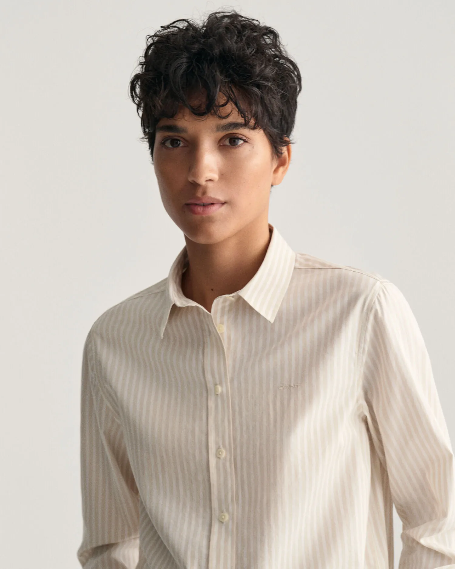 Camisa Regular Fit de popelina a rayas