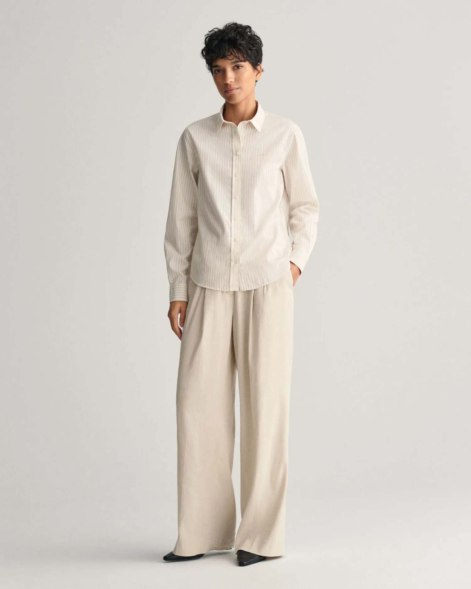 Camisa Regular Fit de popelina a rayas