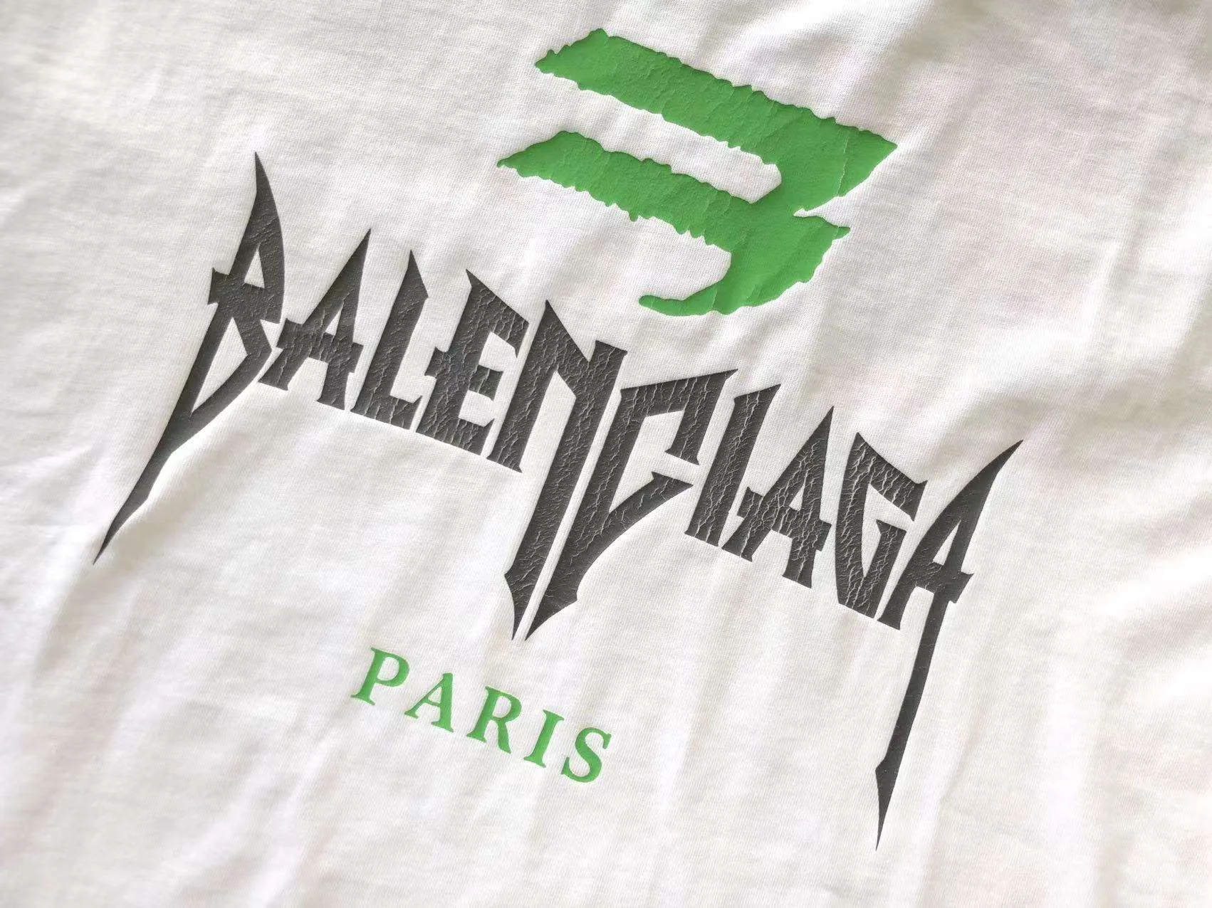 Camiseta Balenciaga SS23 – 672542
