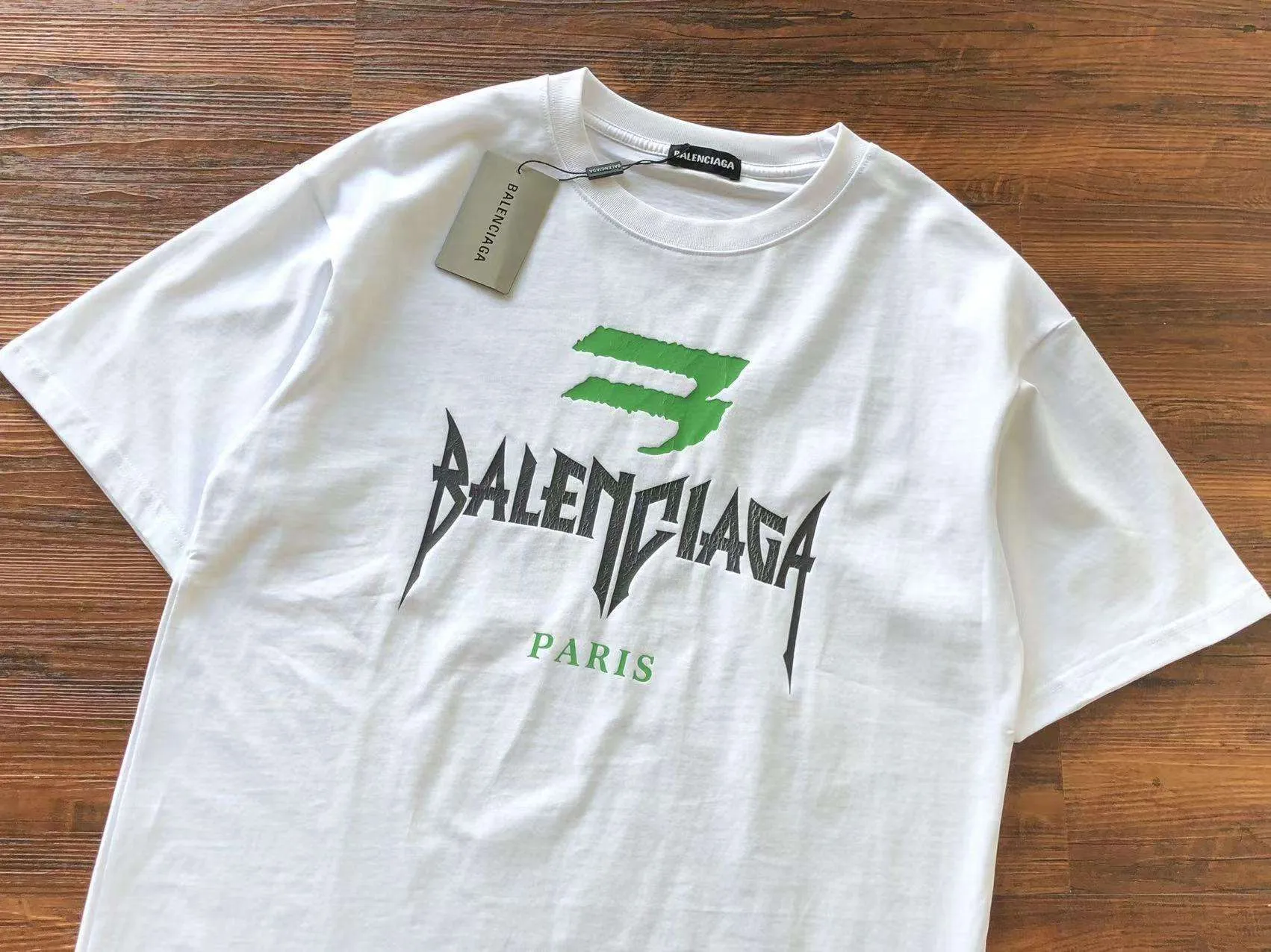 Camiseta Balenciaga SS23 – 672542