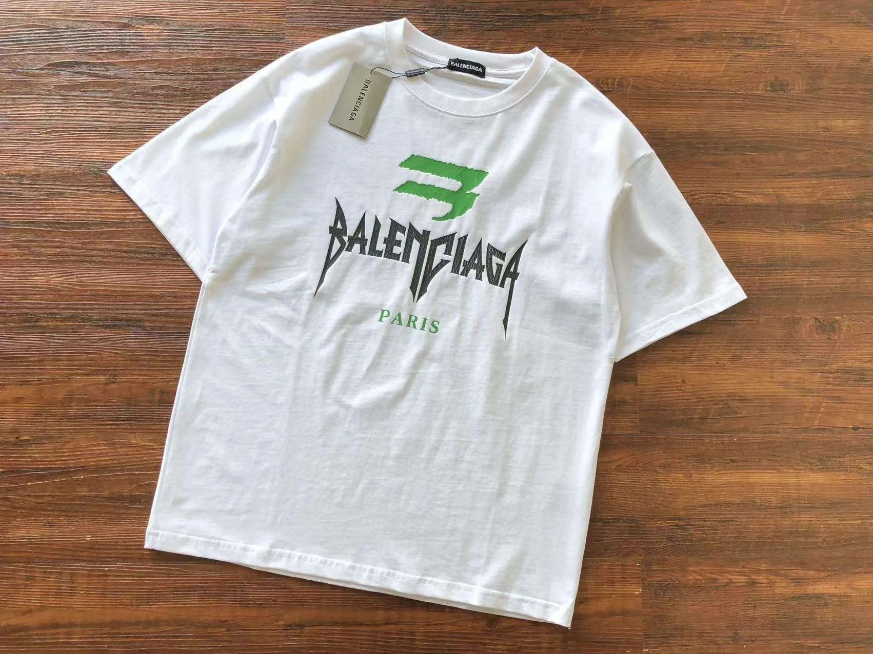 Camiseta Balenciaga SS23 – 672542
