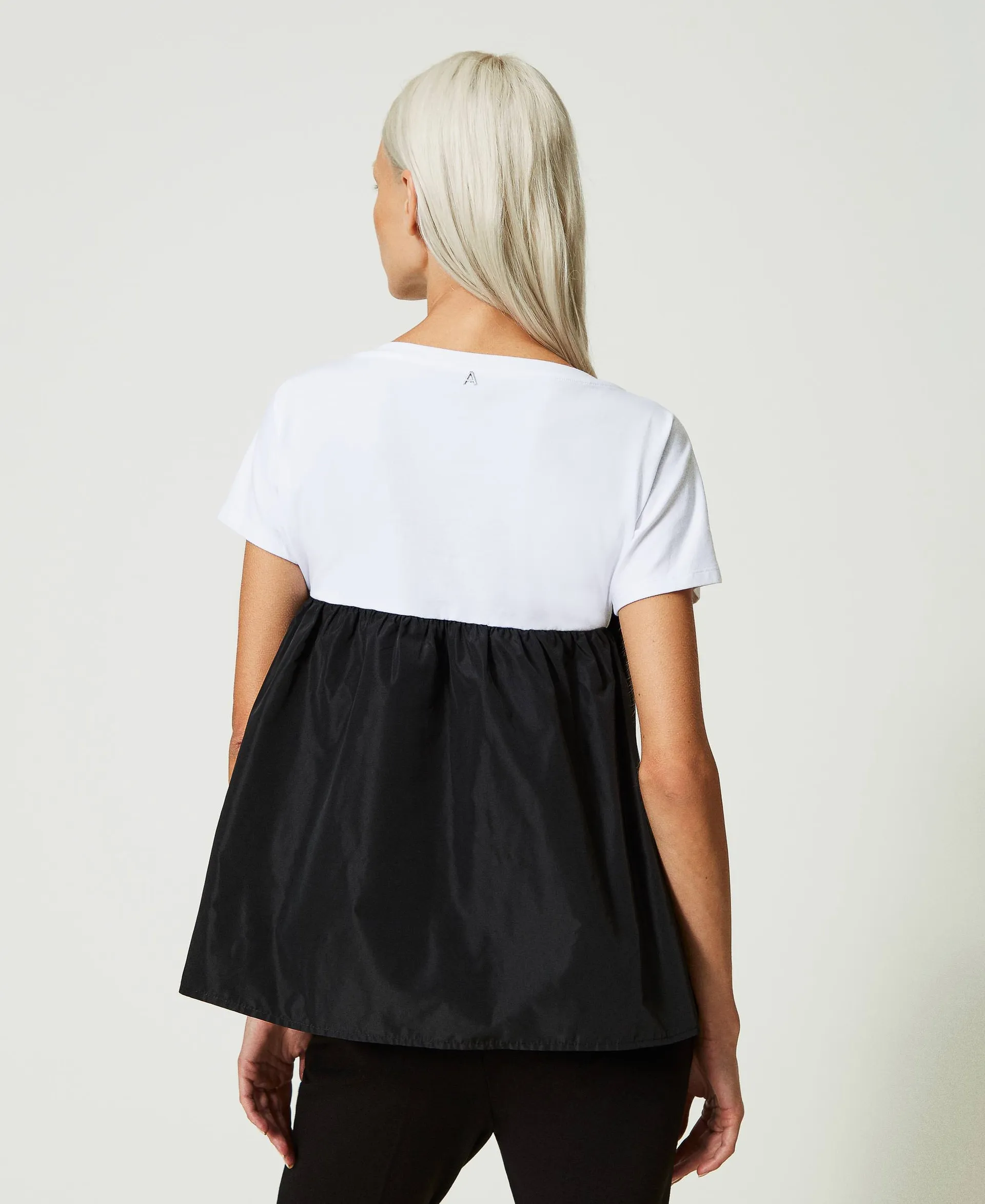 Camiseta con lazo de tafetán