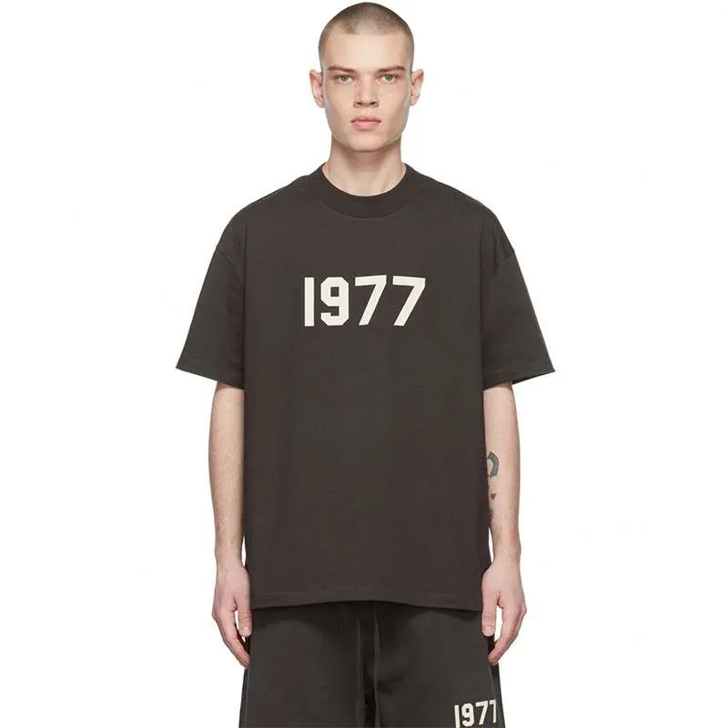 Camiseta Essentials 1977