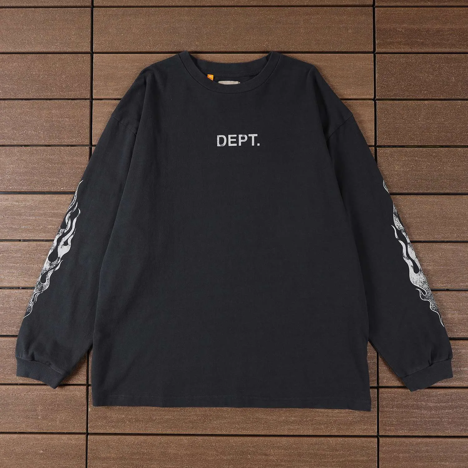 Camiseta  Gallery Dept