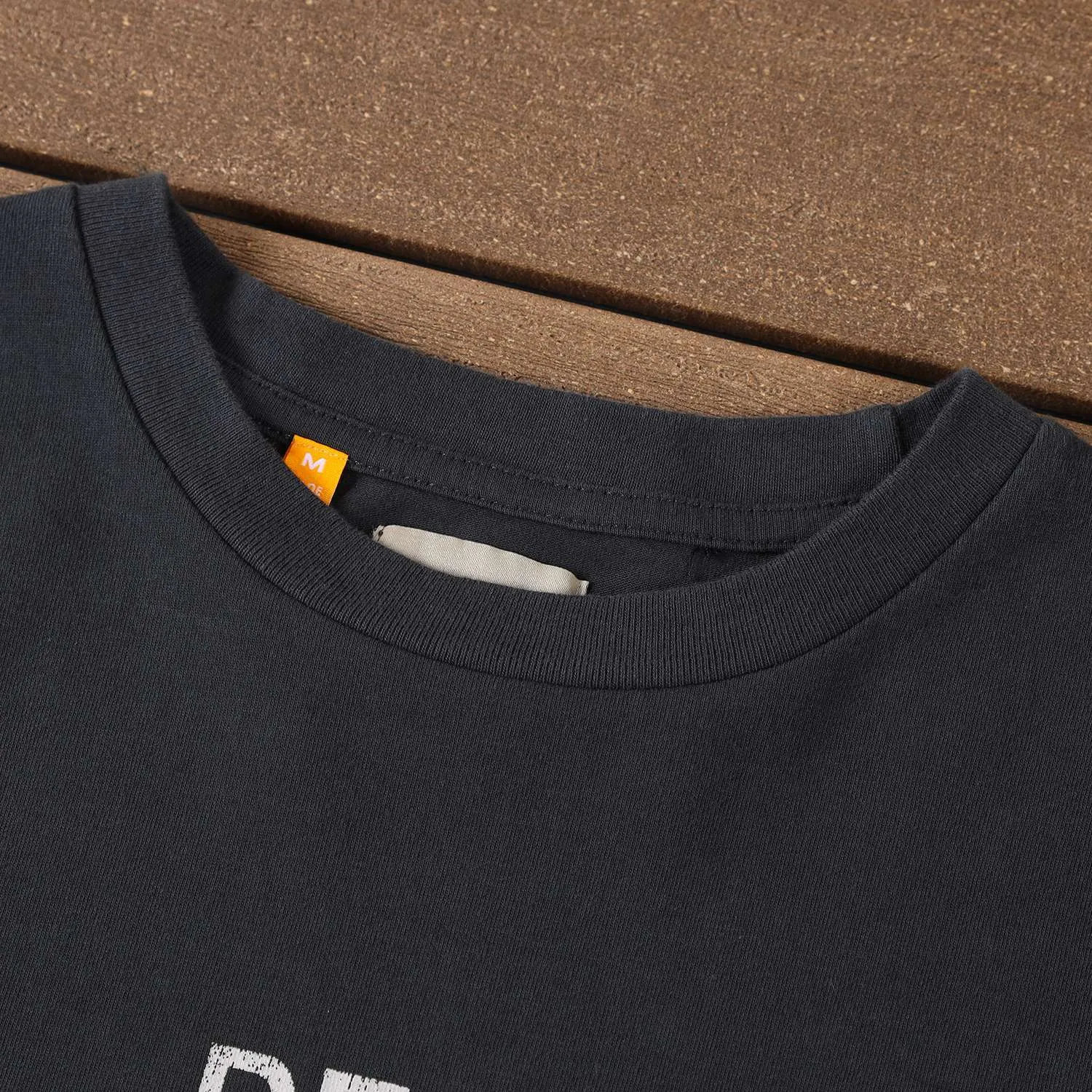 Camiseta  Gallery Dept