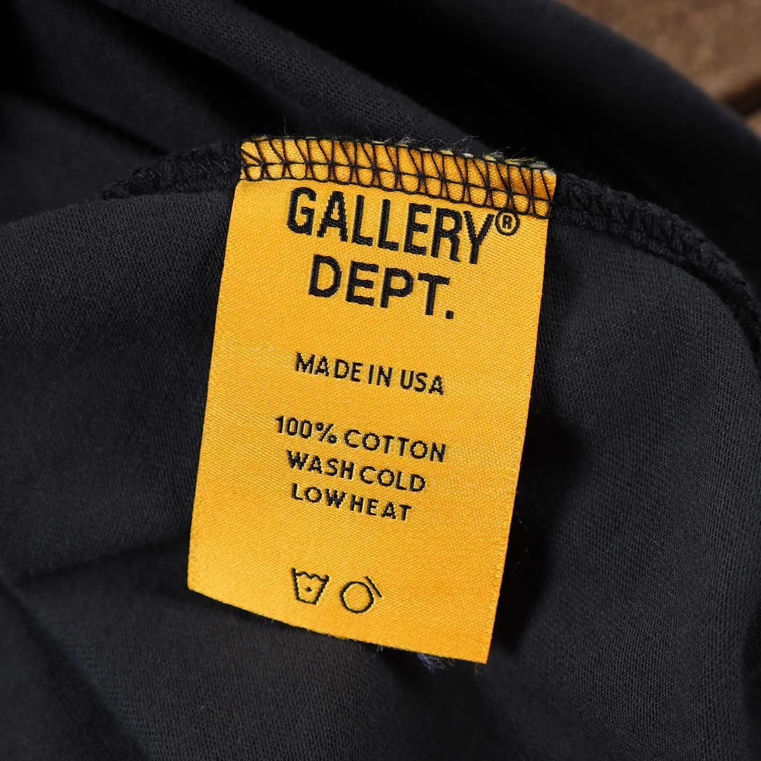 Camiseta  Gallery Dept