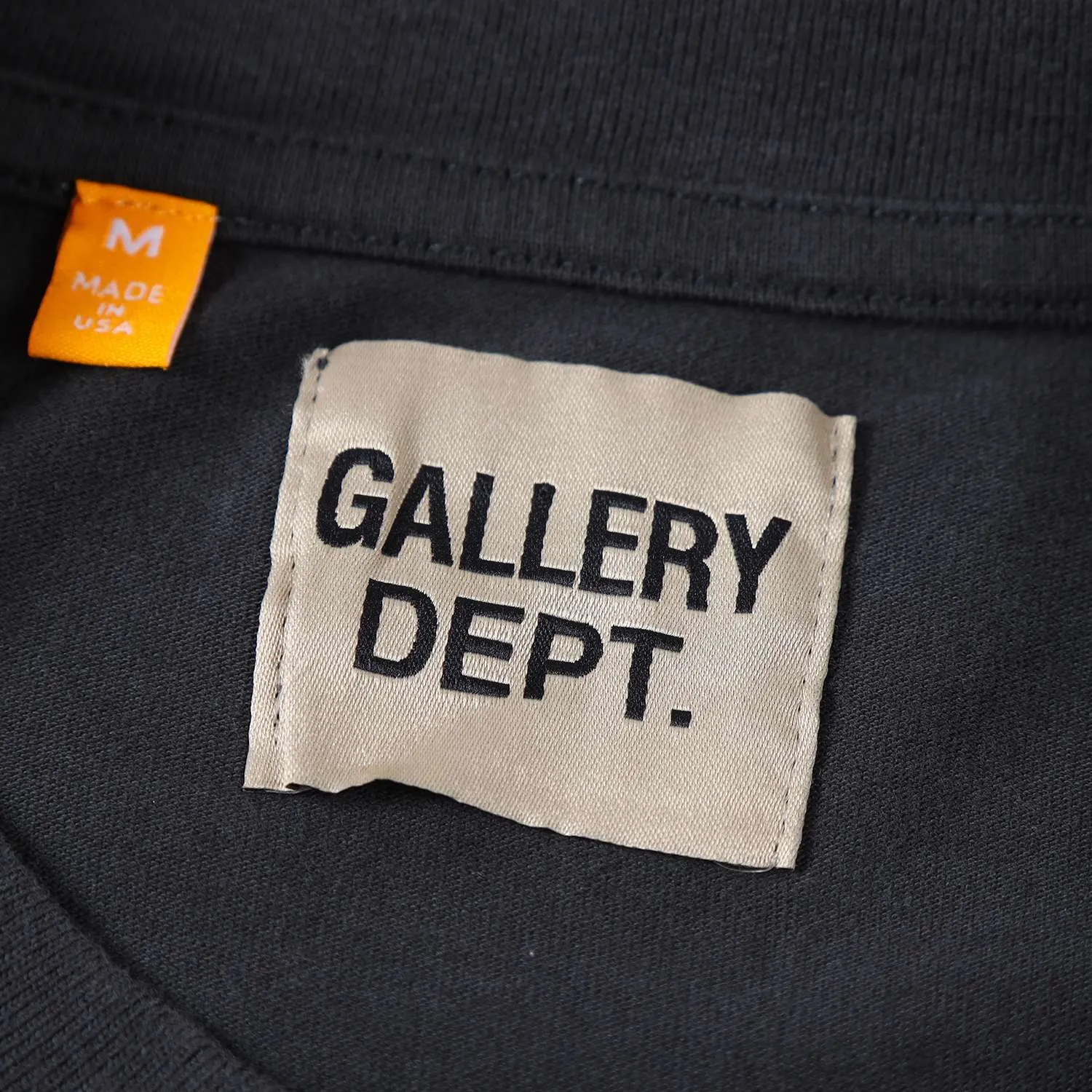Camiseta  Gallery Dept