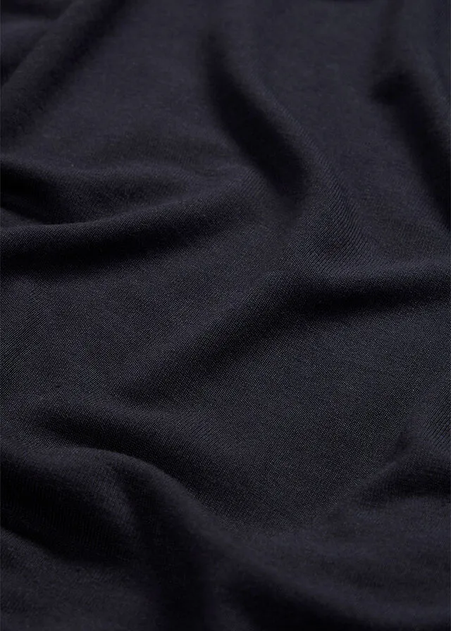 Camiseta larga de viscosa sostenible con bajo redondo Negro