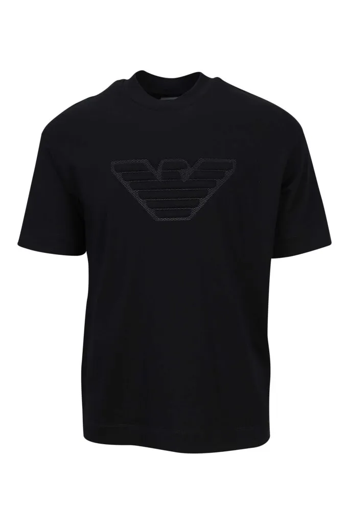 Camiseta negra con maxilogo águila monocromática