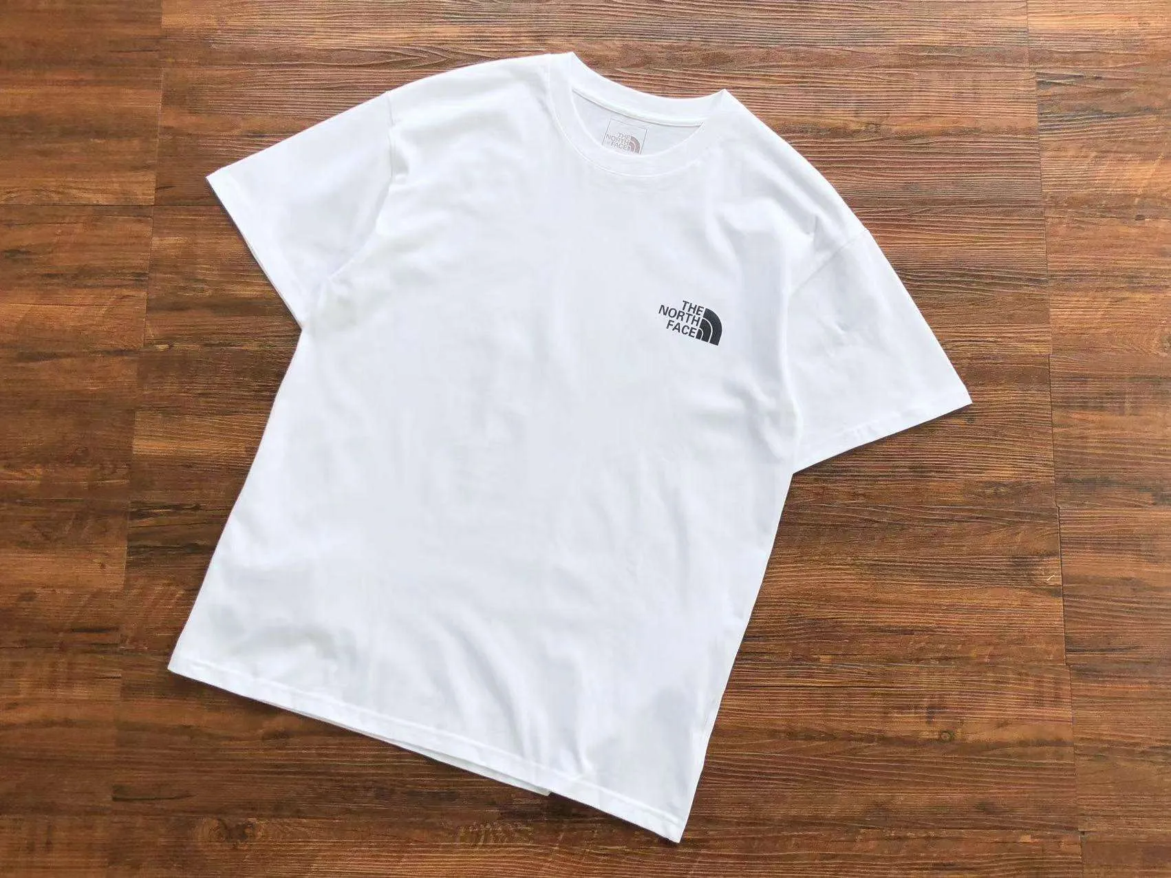 Camiseta TNF «Never Stop Explore»
