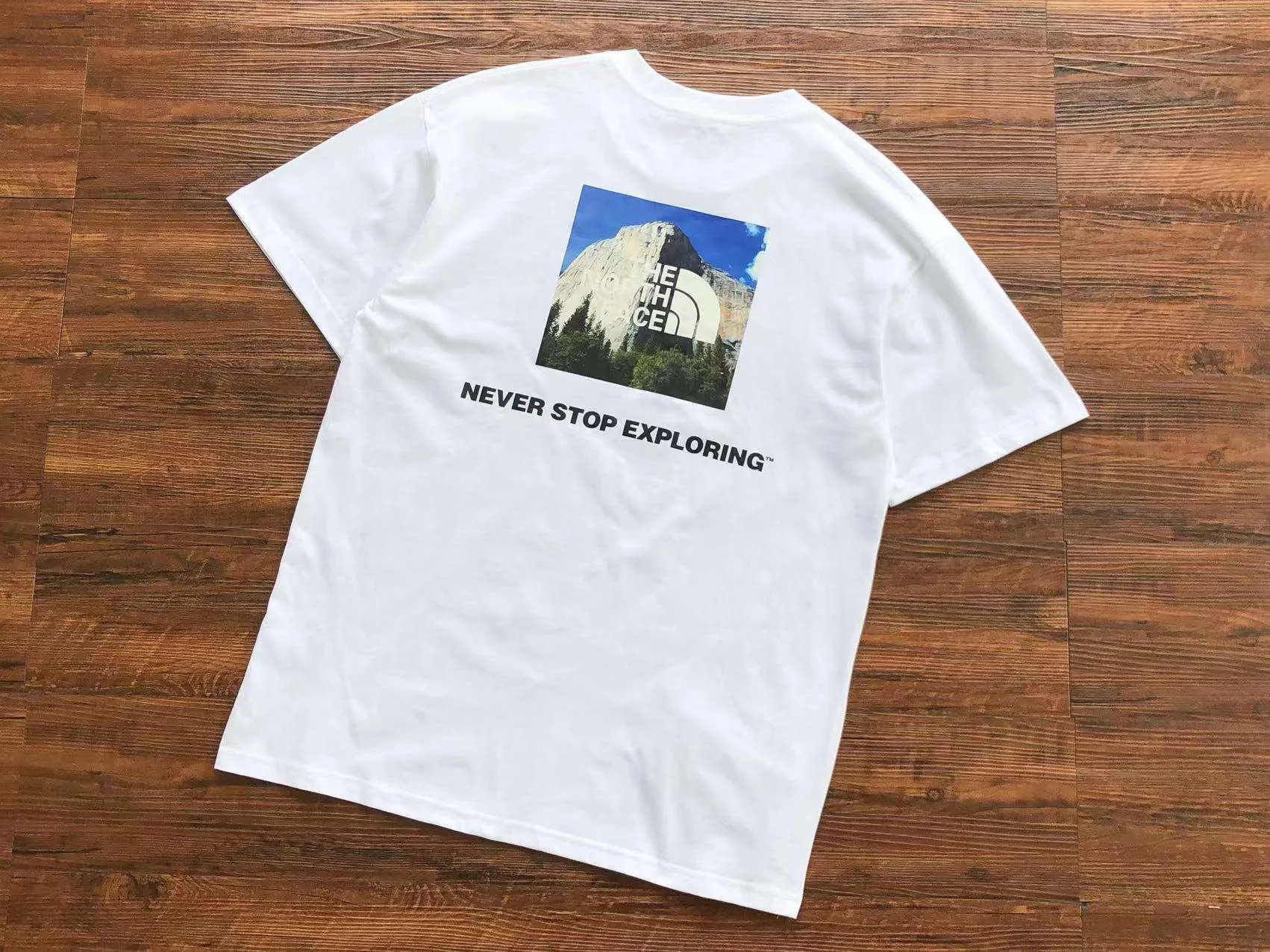 Camiseta TNF «Never Stop Explore»