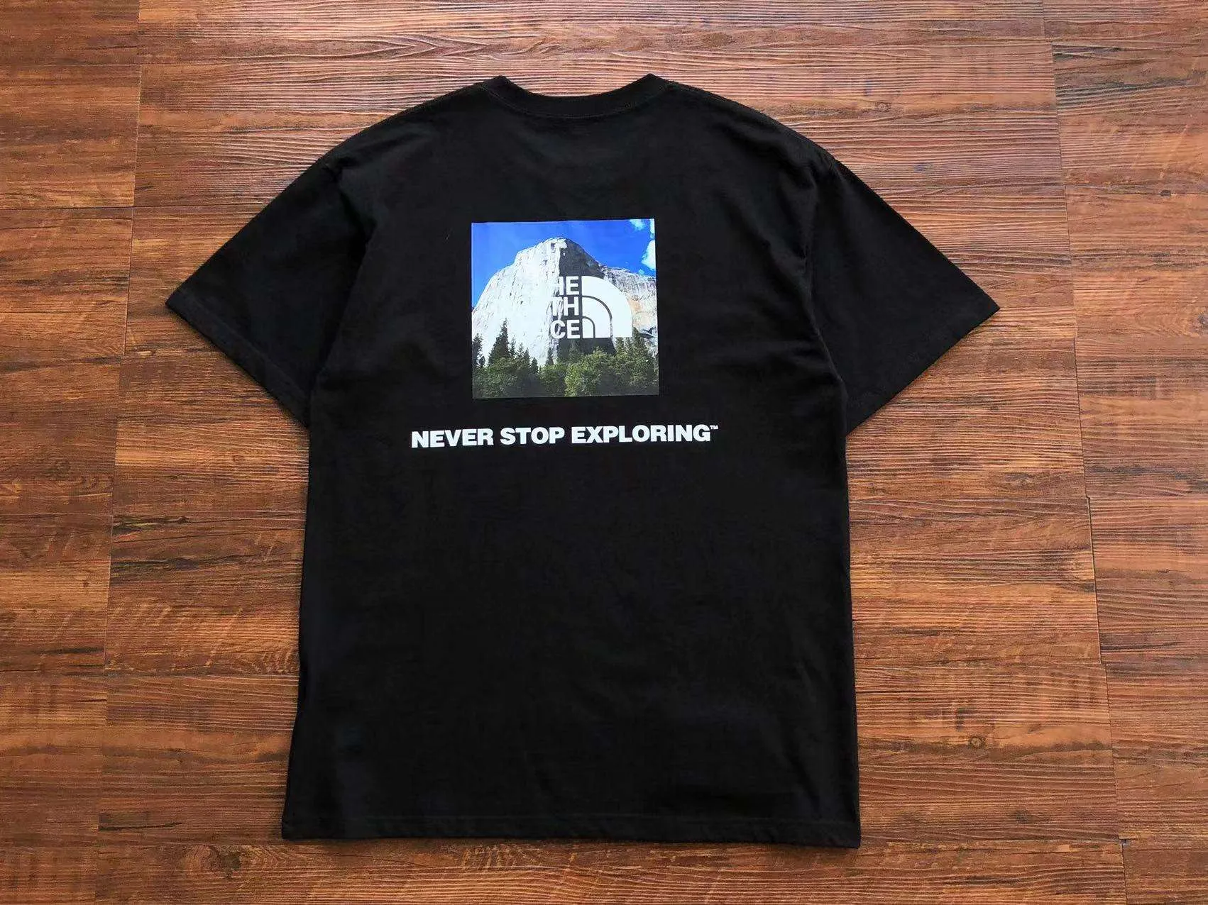 Camiseta TNF «Never Stop Explore»
