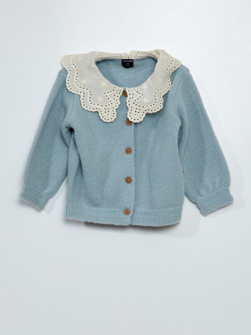 CHAQUETA CON BORDADO INGLéS EN EL CUELLO  AZUL