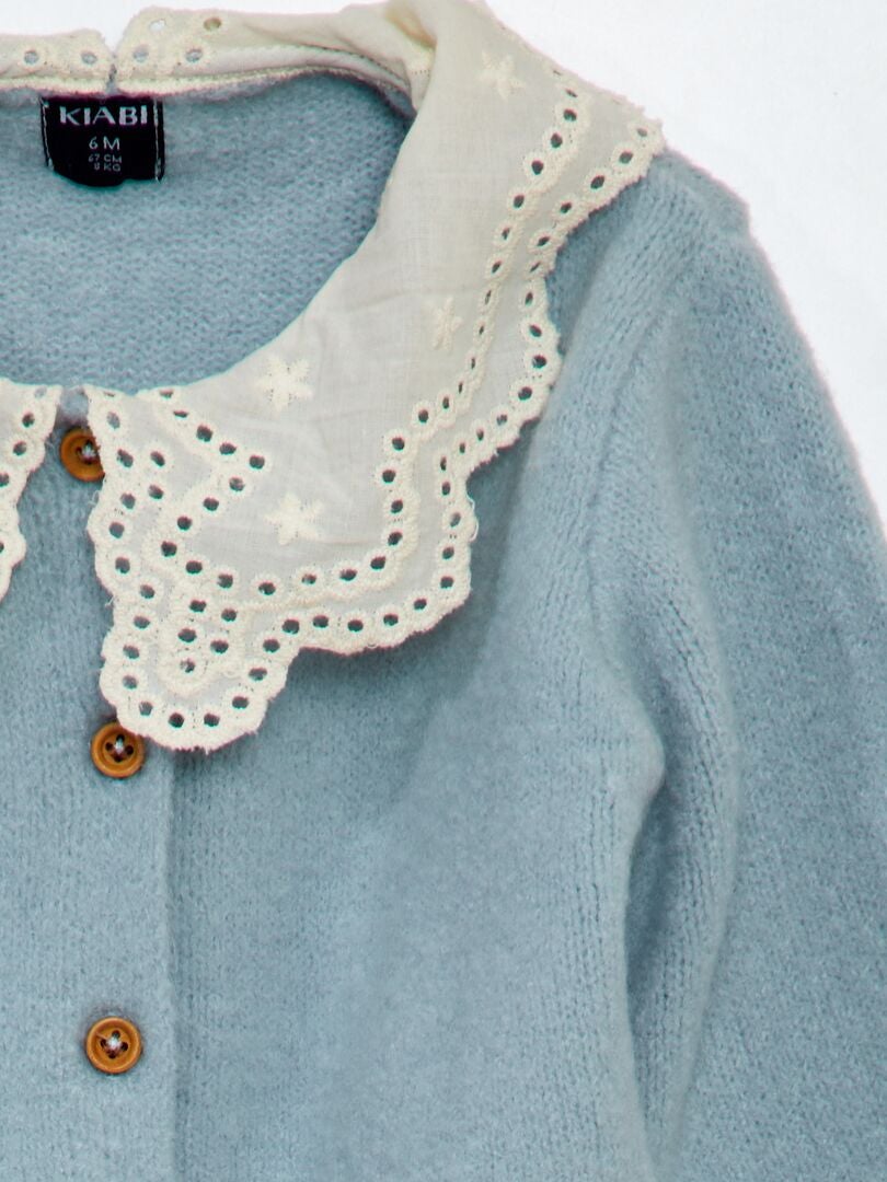 CHAQUETA CON BORDADO INGLéS EN EL CUELLO  AZUL