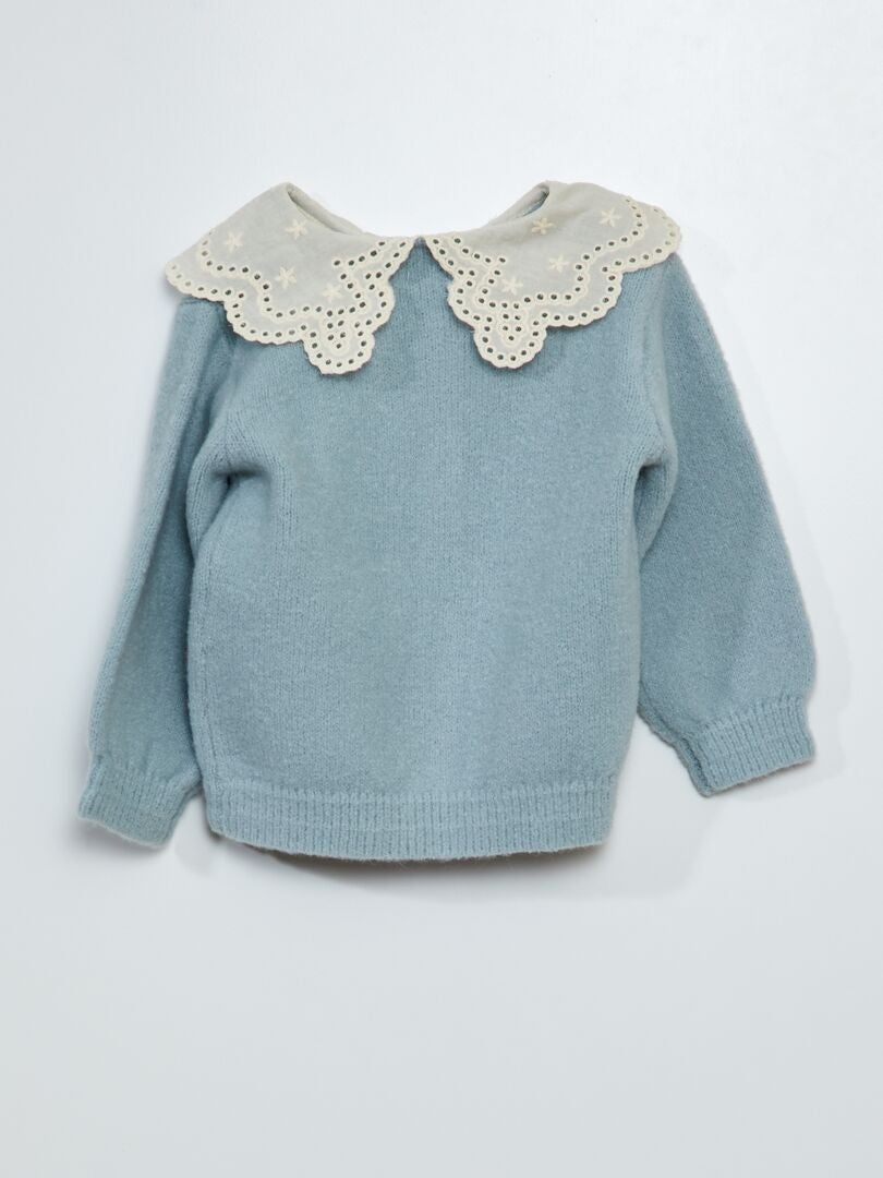 CHAQUETA CON BORDADO INGLéS EN EL CUELLO  AZUL