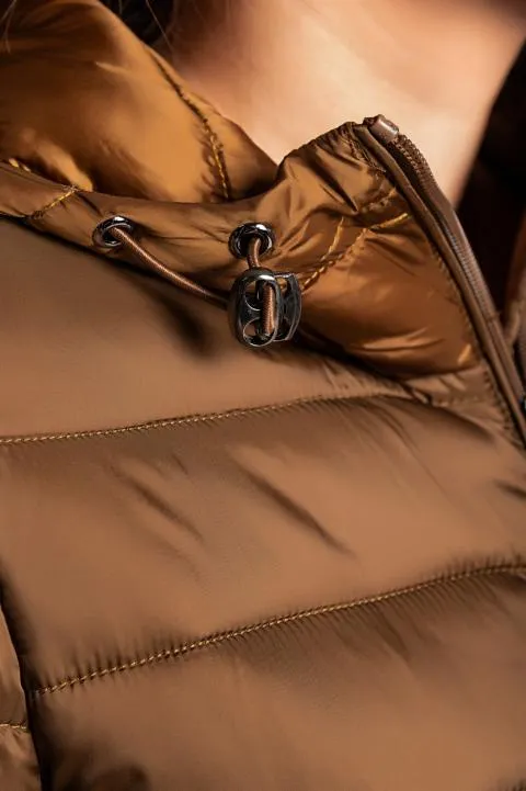 Chaqueta de invierno con capucha, color camel