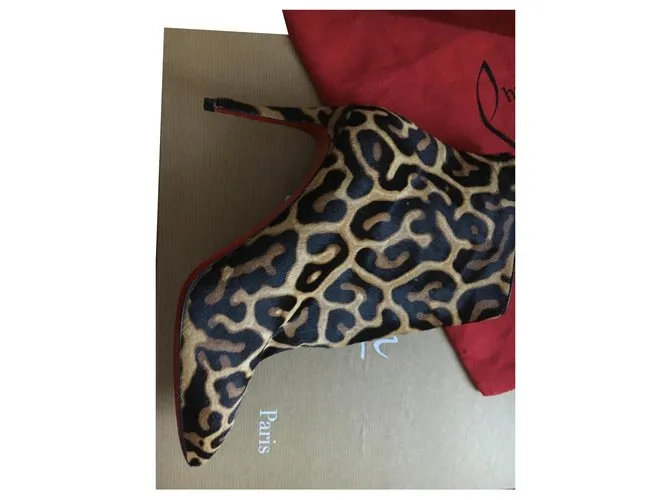 Christian Louboutin Eloïse 85 Estampado de leopardo 