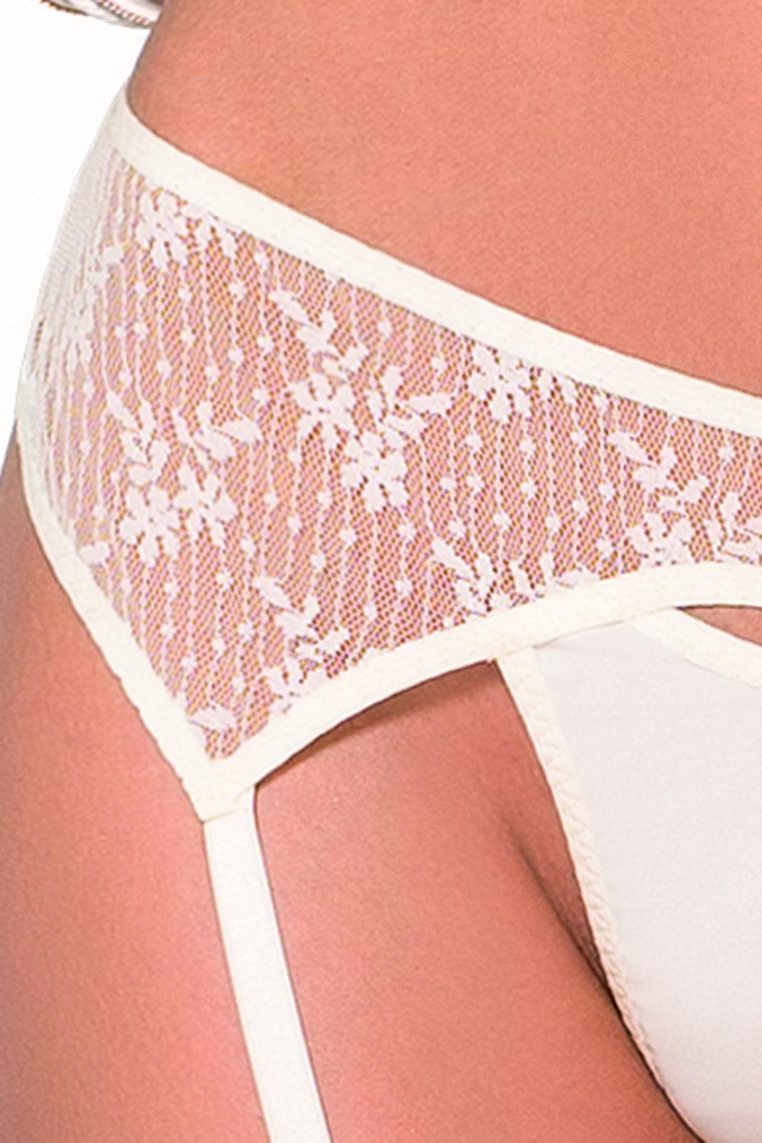 Conjunto de lencería color crema 