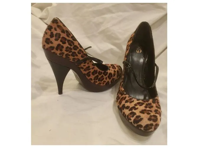 Kurt Geiger Piel de becerro estilo poni Mary Janes Estampado de leopardo 