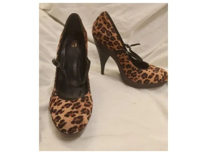 Kurt Geiger Piel de becerro estilo poni Mary Janes Estampado de leopardo 