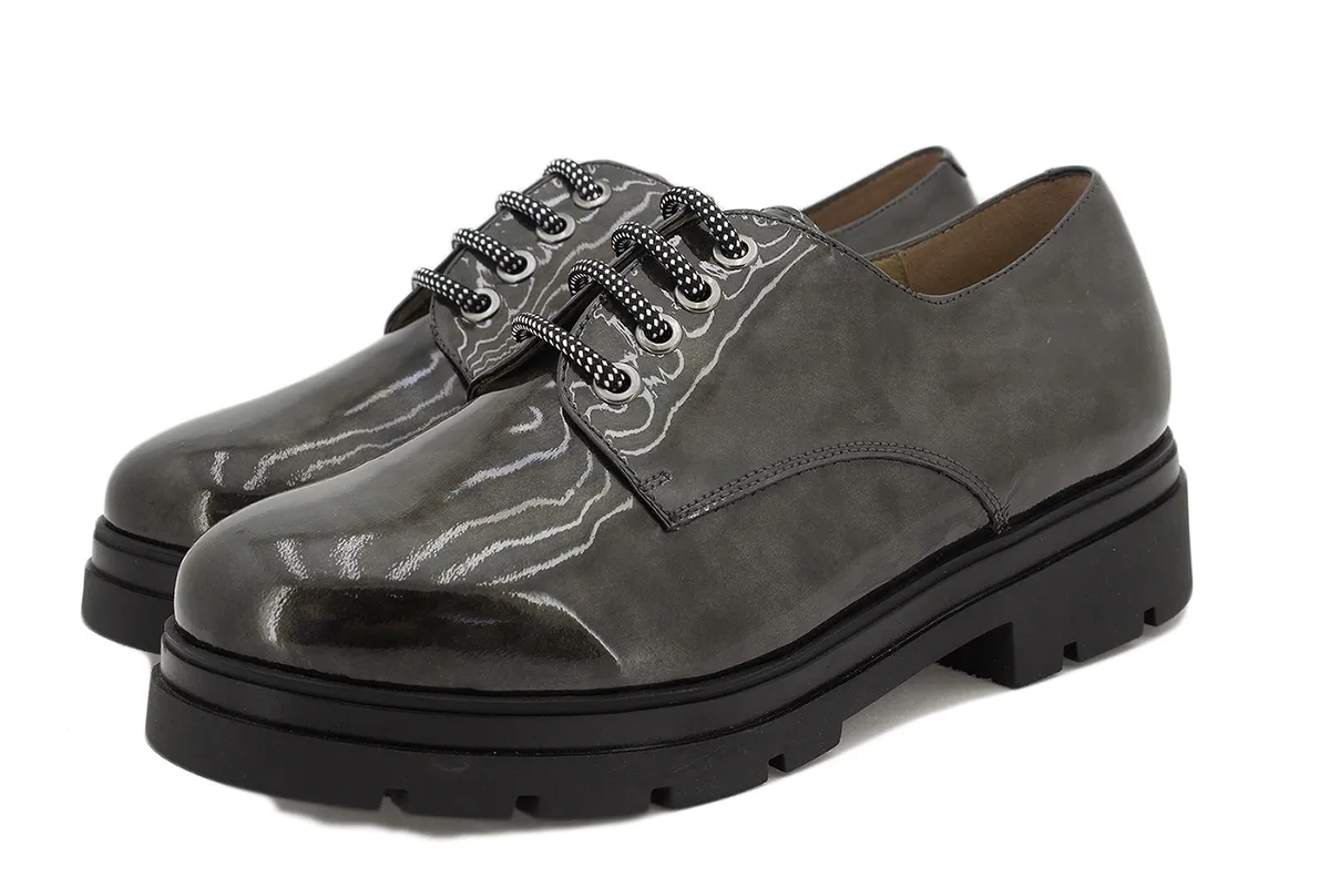 LACEUP SHOE GREY PATENT