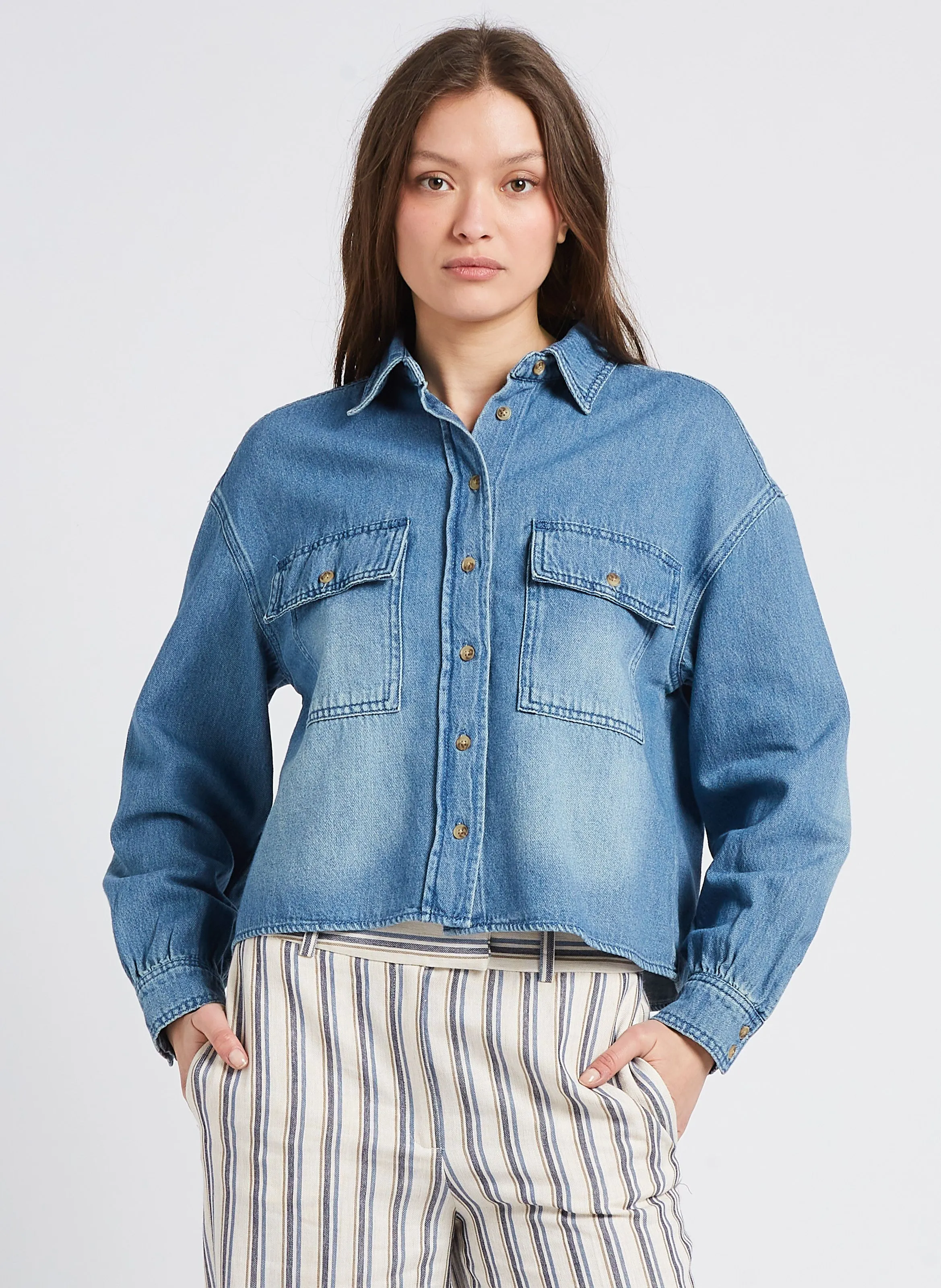 MAISON 123 CLARA  CHAQUETA RECTA VAQUERA DE ALGODóN CON CUELLO CLáSICO EN AZUL