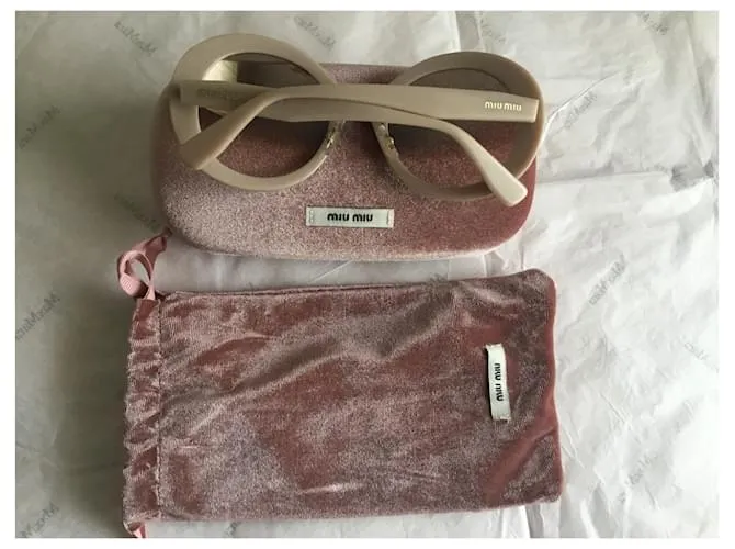 Miu Miu Lentes de sol Beige 