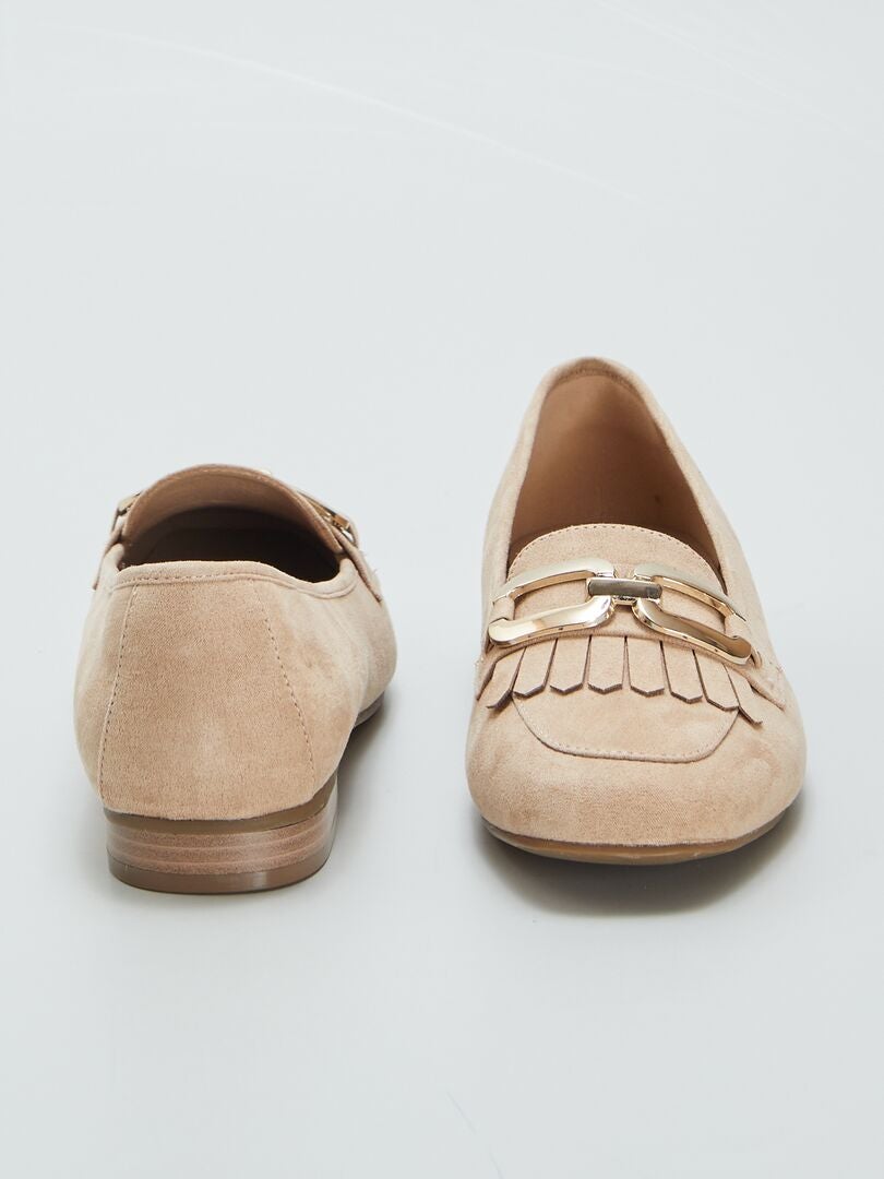 MOCASINES CON TIRAS DORADAS CON FLECOS  BEIGE