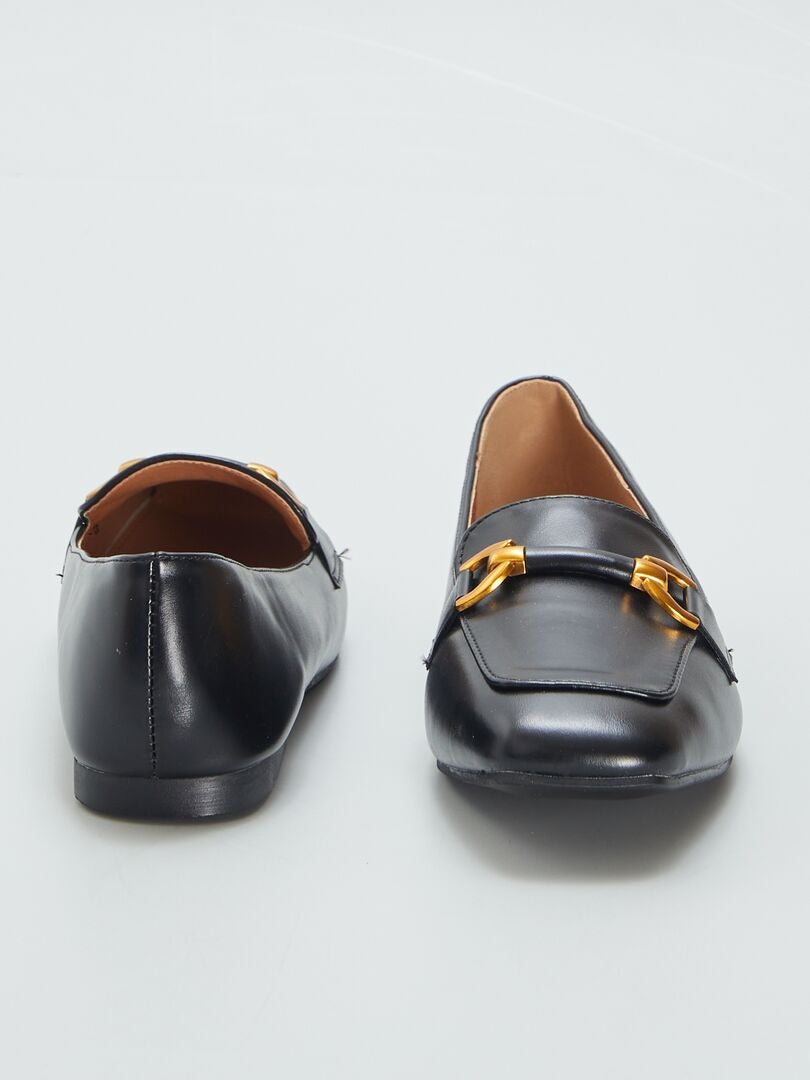 MOCASINES CON TIRAS DORADAS  NEGRO