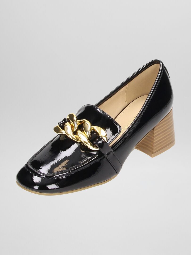 MOCASINES DE TACóN DE CHAROL  NEGRO