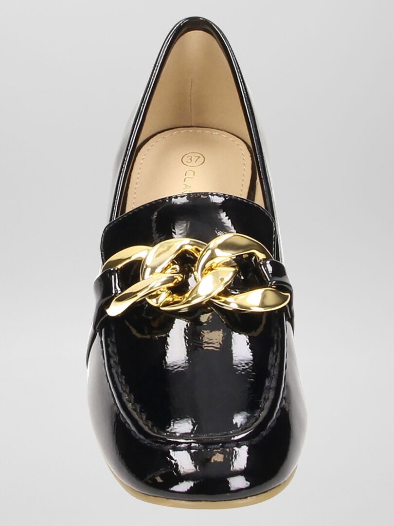 MOCASINES DE TACóN DE CHAROL  NEGRO