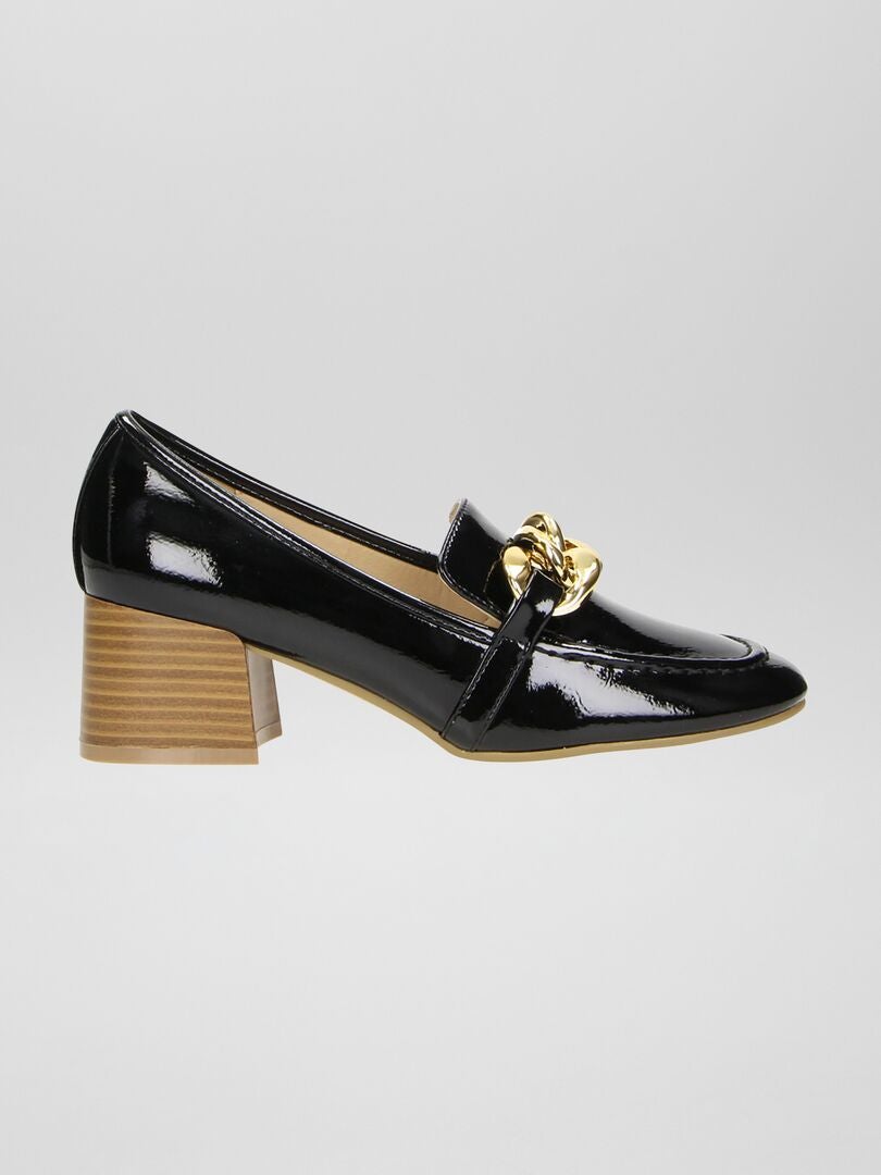 MOCASINES DE TACóN DE CHAROL  NEGRO