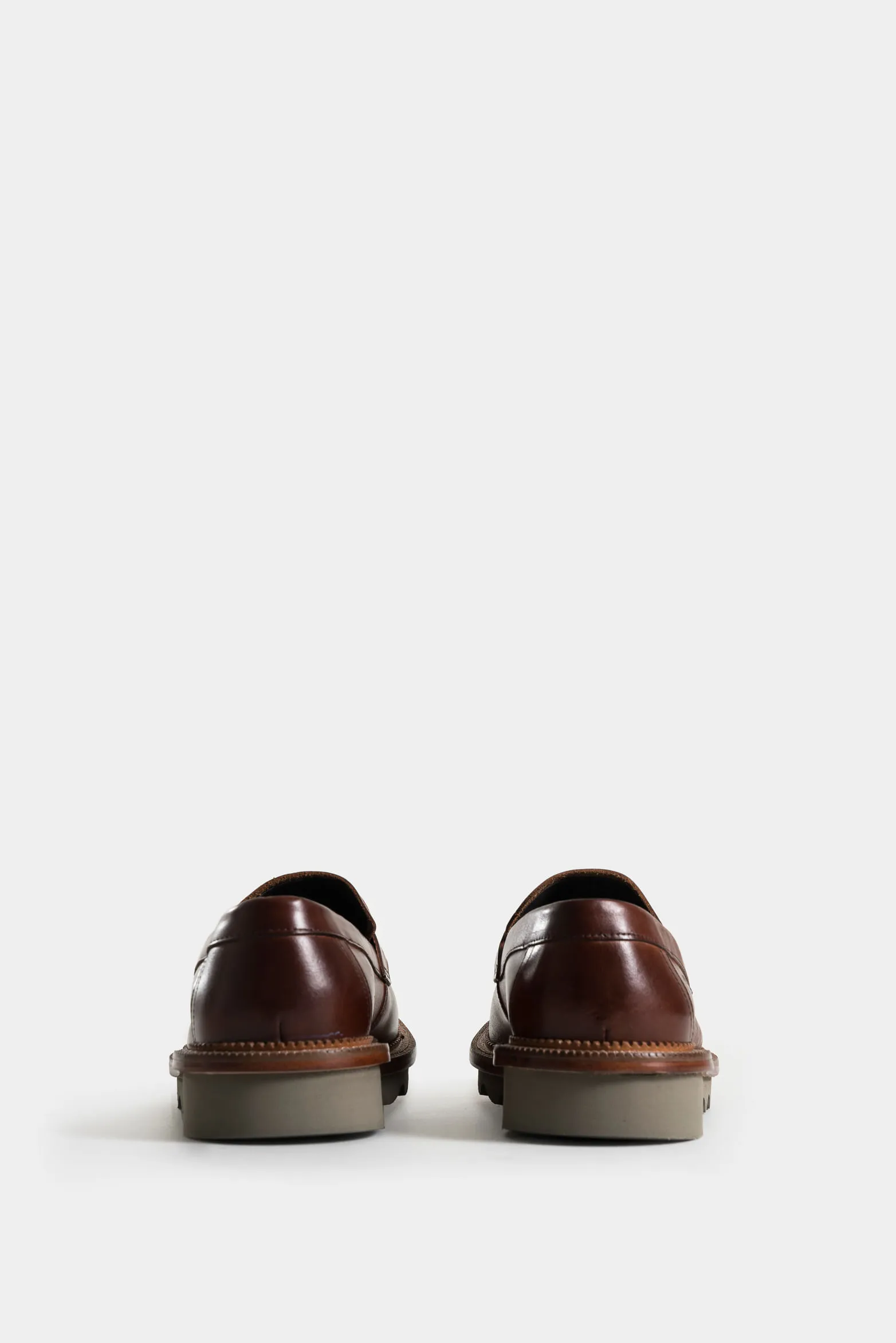 Mocasines solar de cuero liso para hombre suela tractorada