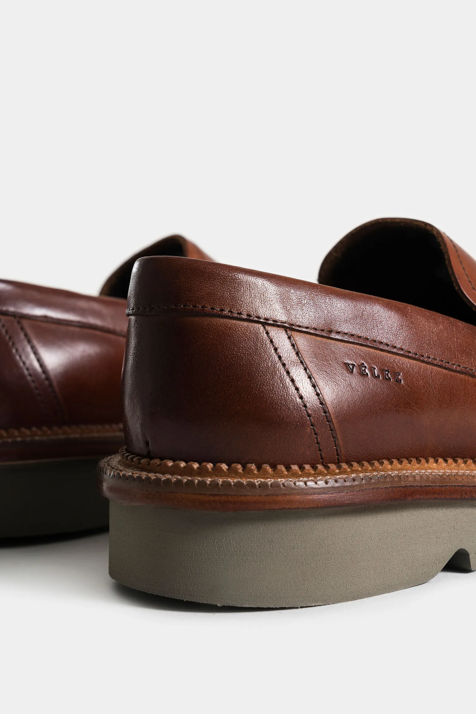 Mocasines solar de cuero liso para hombre suela tractorada