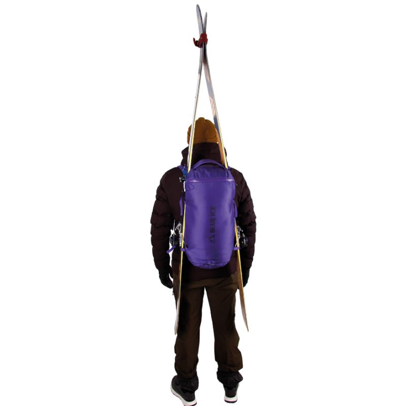 Mochila BLUE ICE Yagi 35L Pack (Deep Blue)