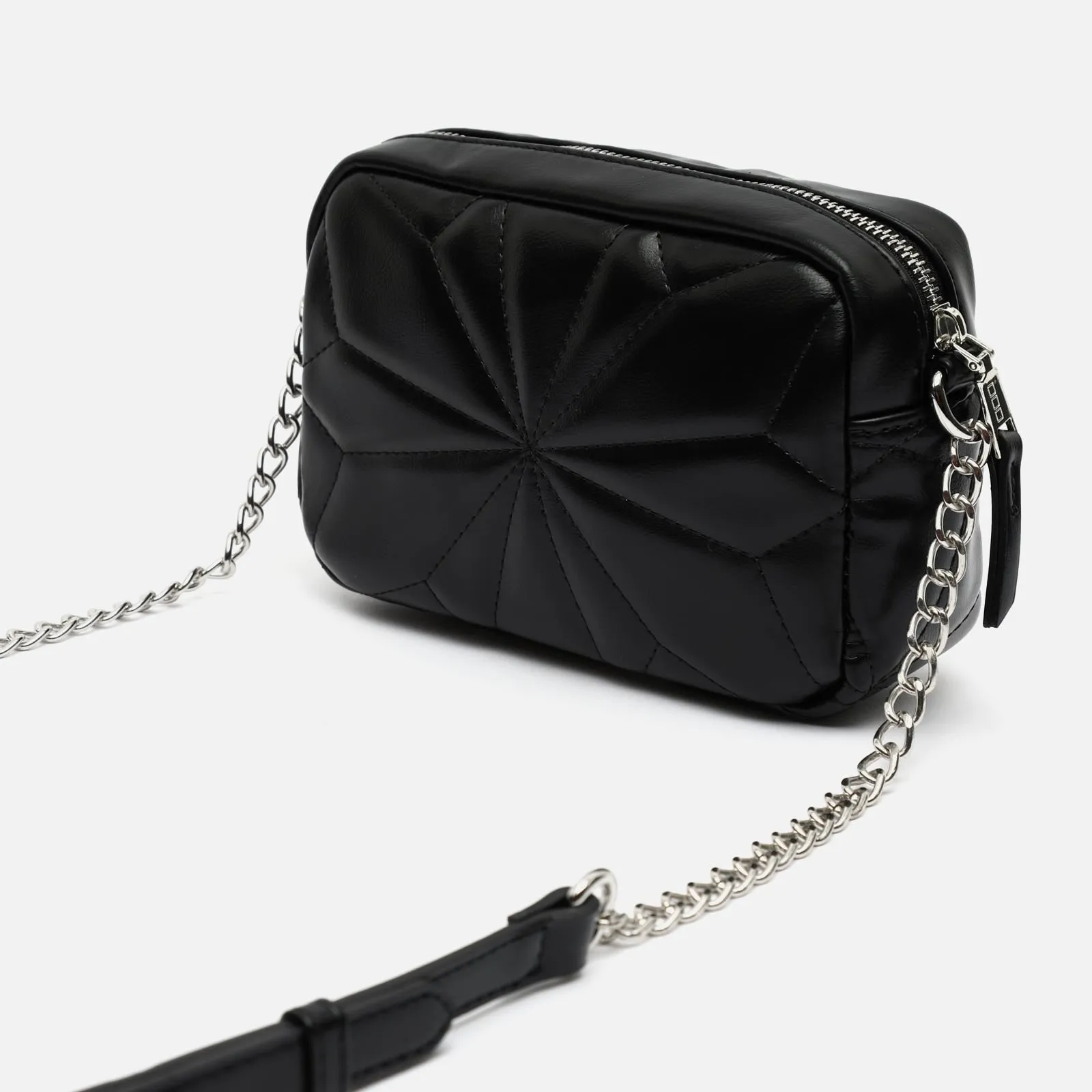 Naida bolso bandolera pequeo acolchado con detalles metálicos