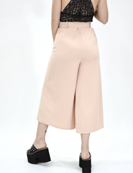 Pantalón culotte rosa cinturón.