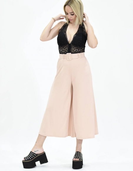 Pantalón culotte rosa cinturón.