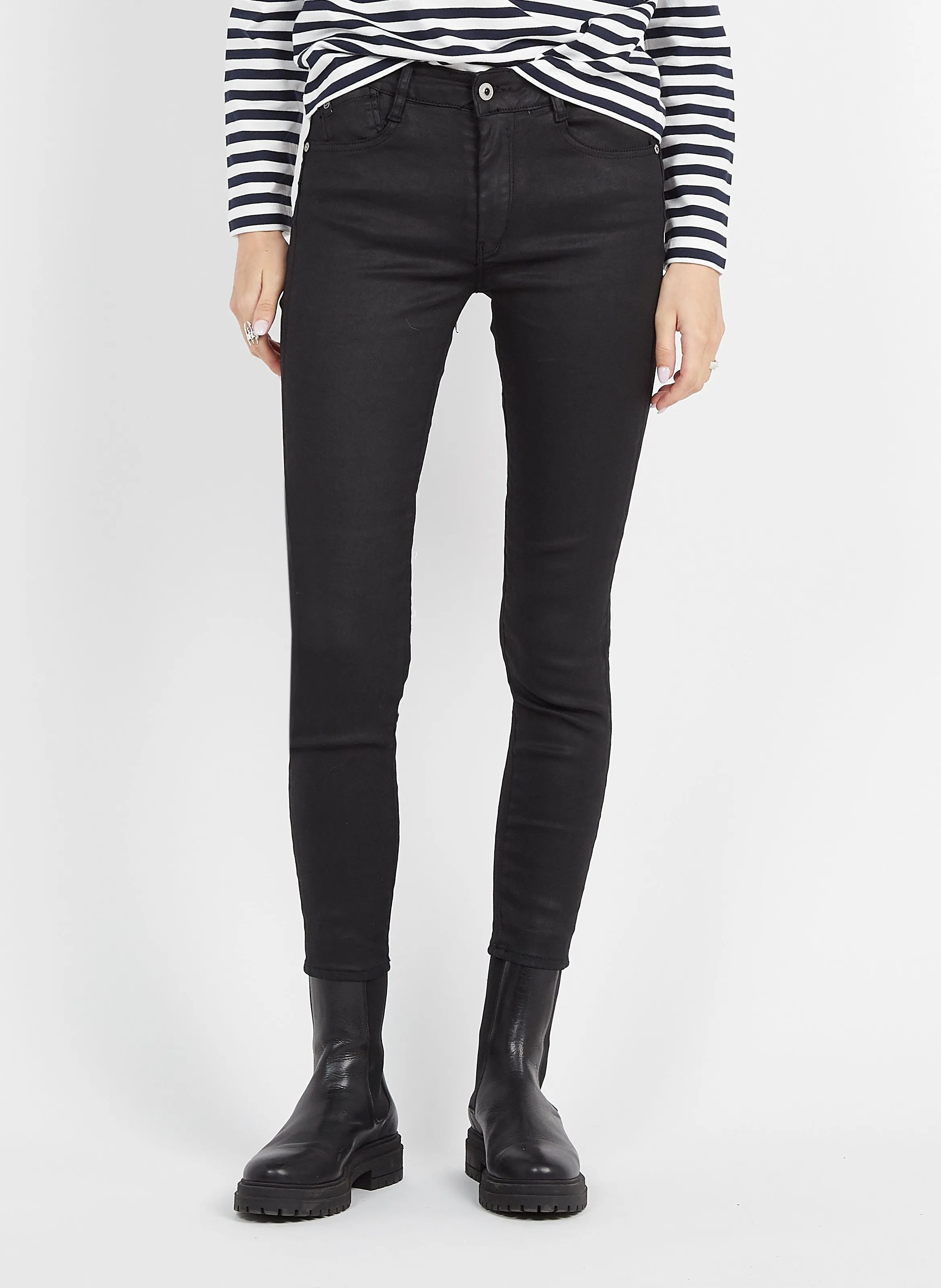 Pantalón de talle alto en negro
