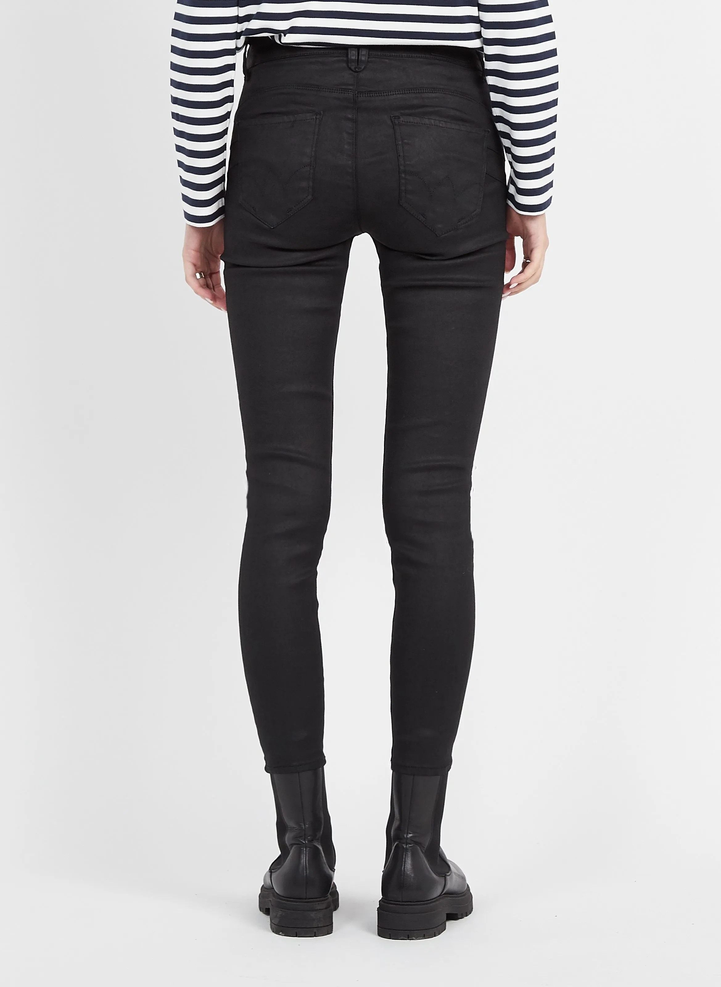 Pantalón de talle alto en negro