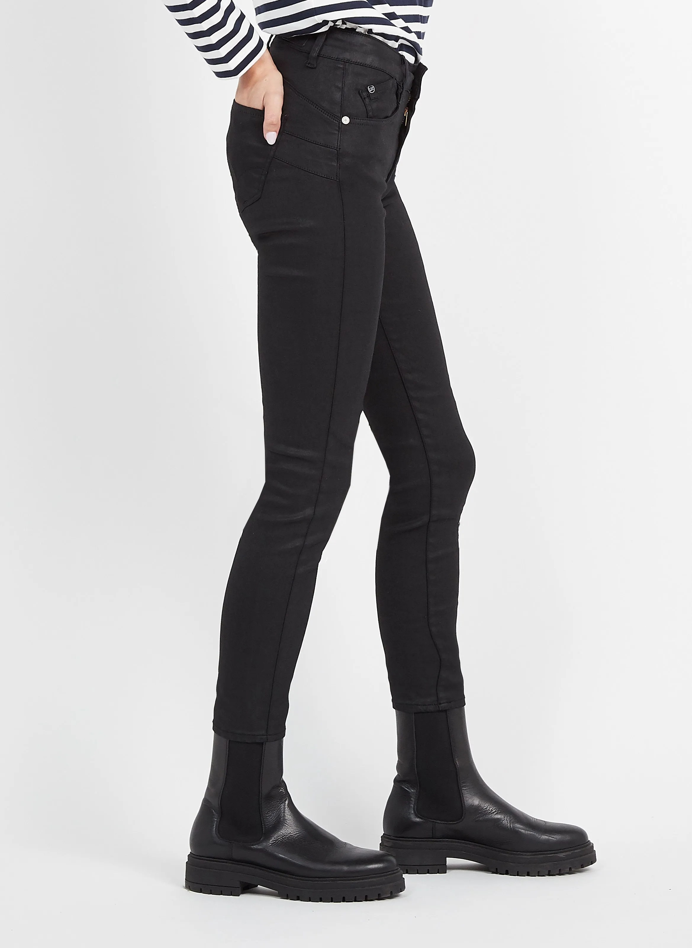 Pantalón de talle alto en negro