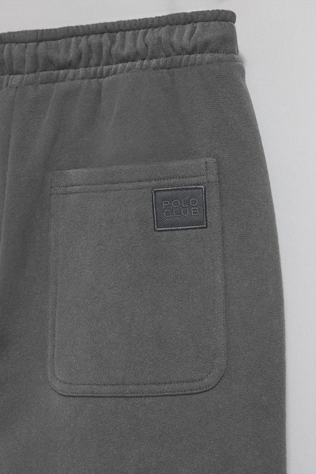 Pantalón jogger gris asfalto con detalles Polo Club