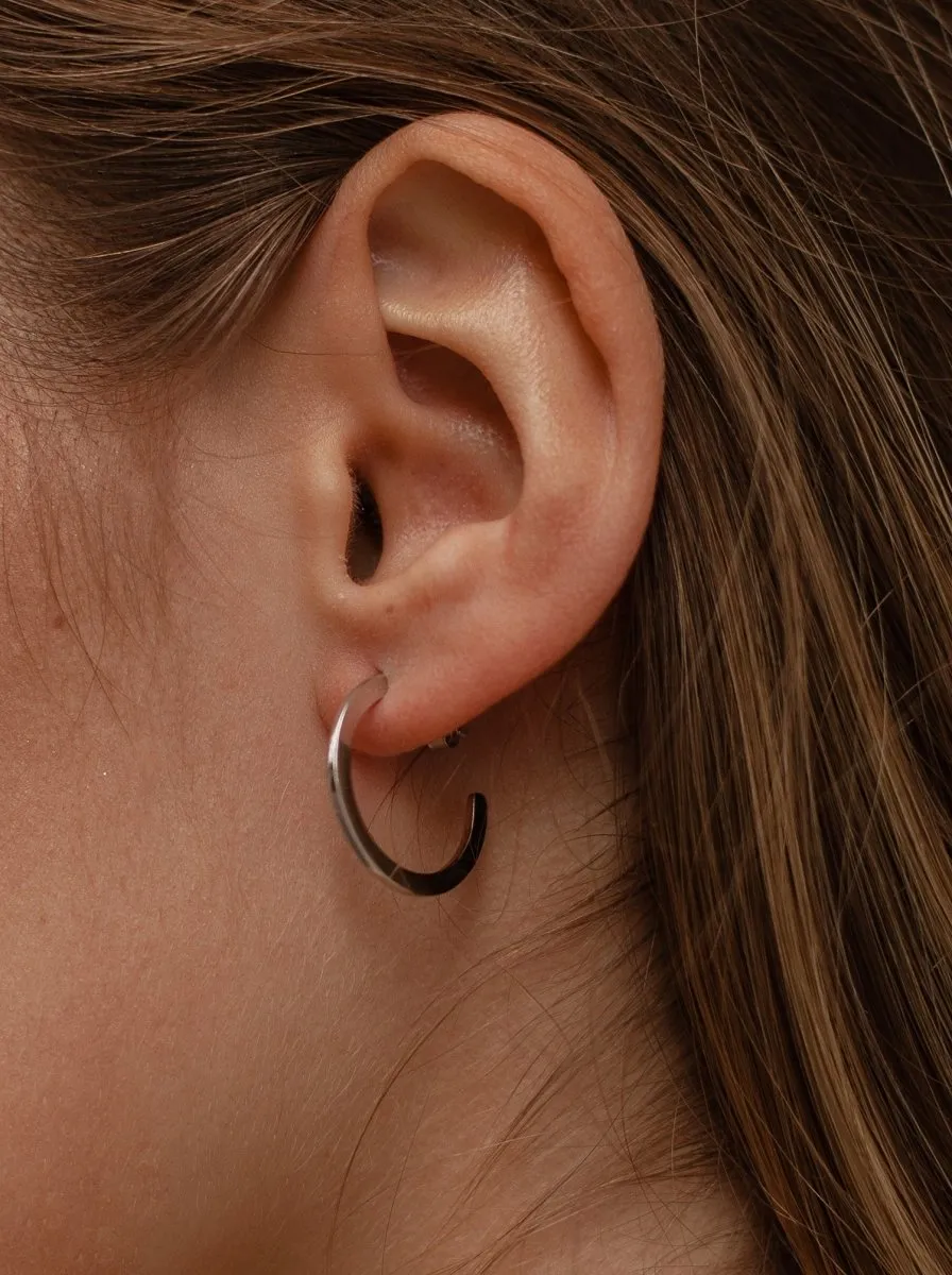 Pendientes aros medianos clásicos y elegantes estilo plano