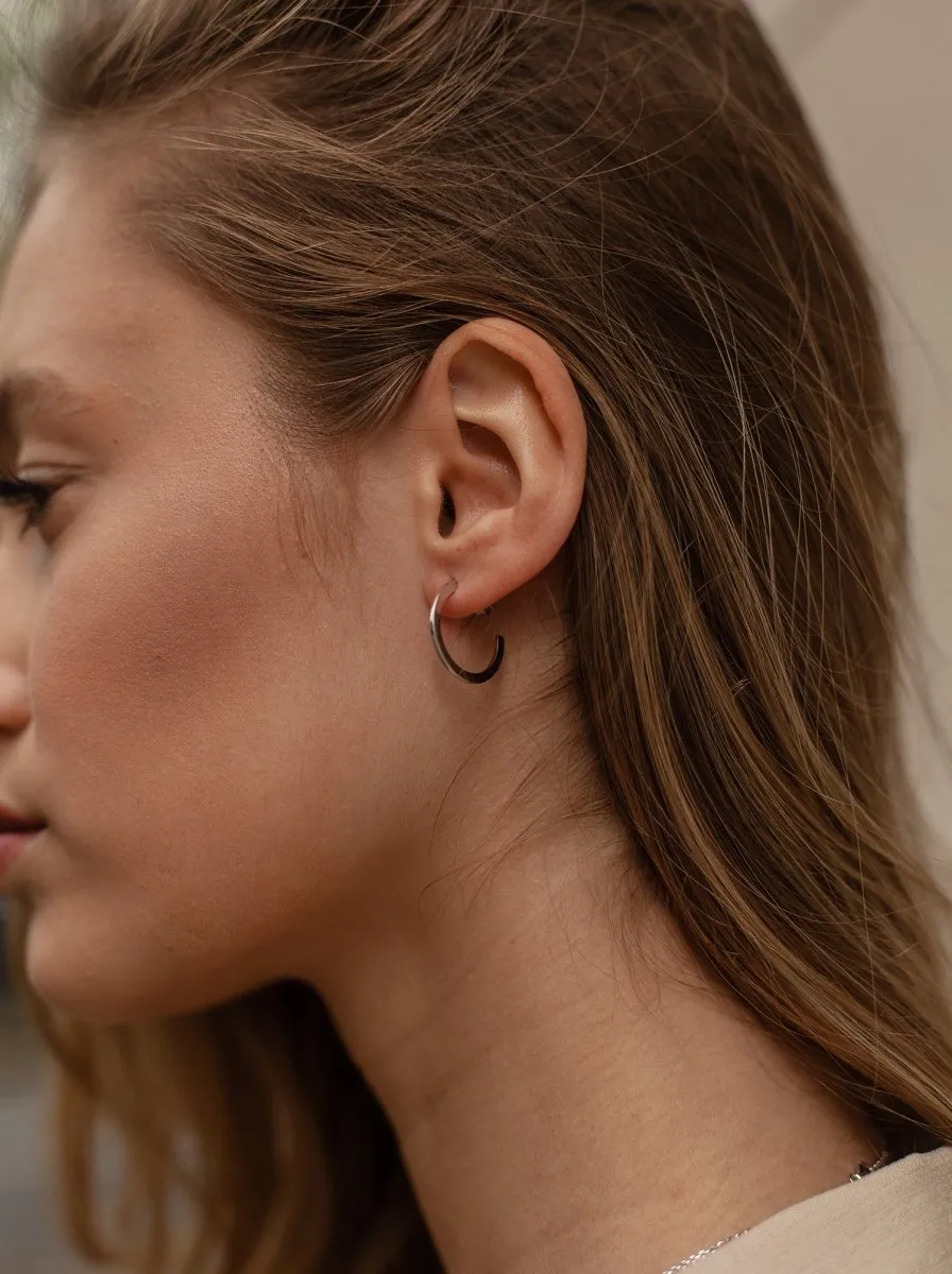 Pendientes aros medianos clásicos y elegantes estilo plano