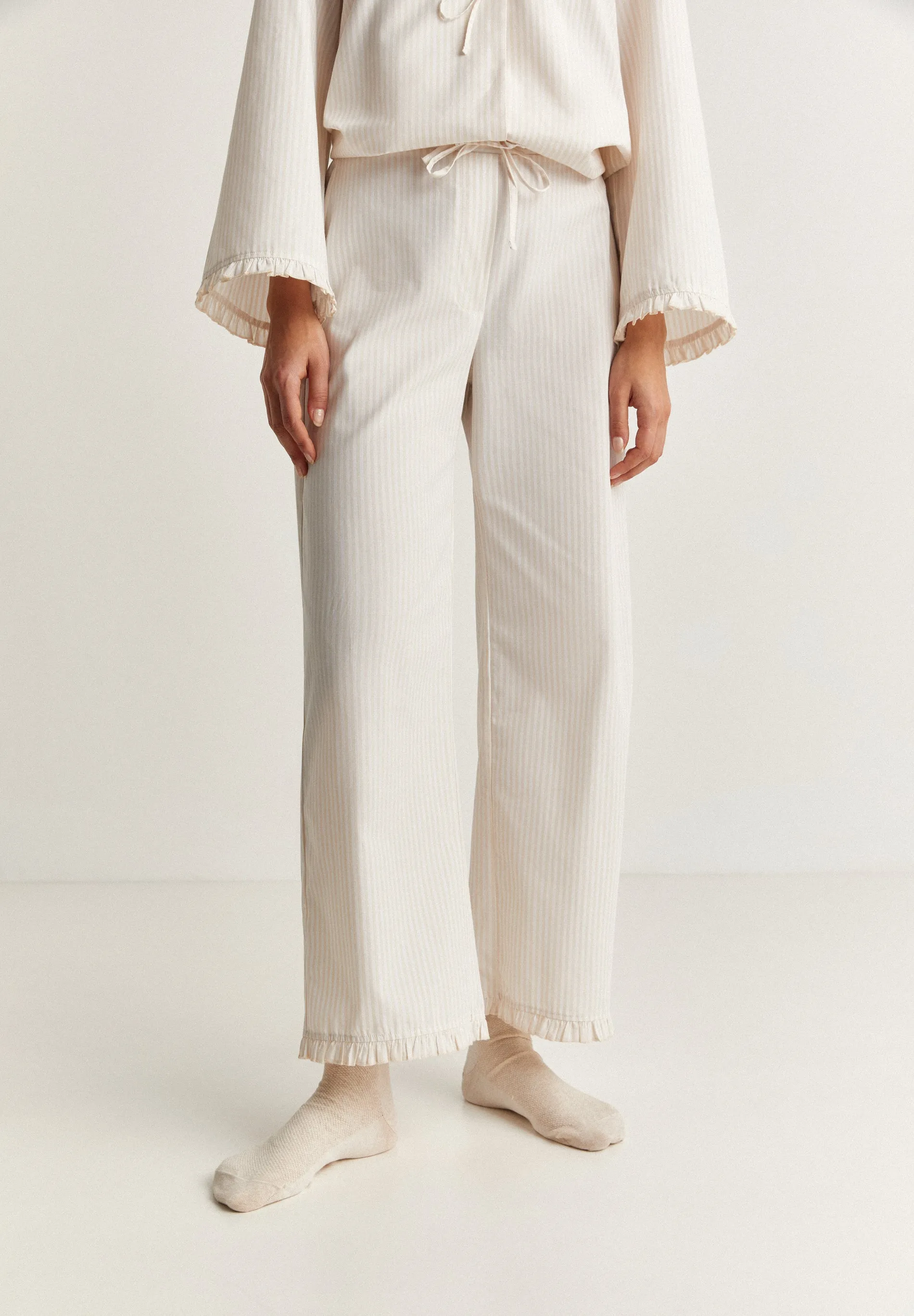 PIJAMA RAYAS DETALLE LAZOS